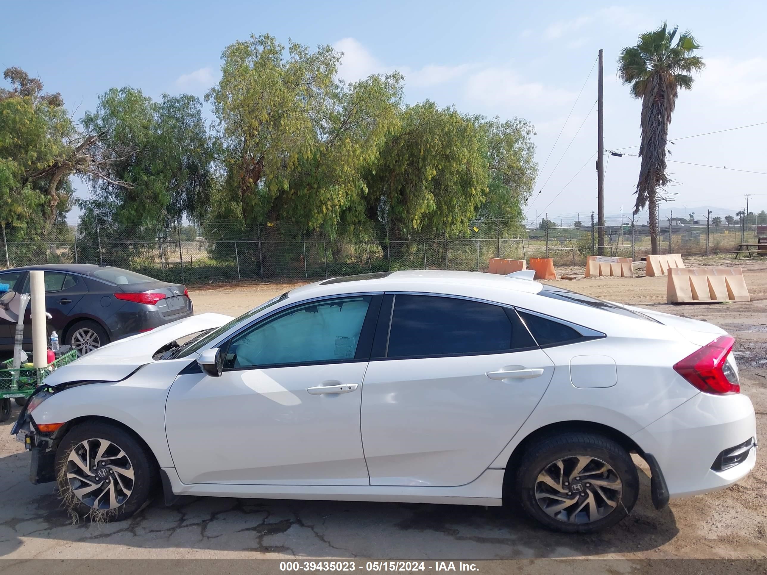 Photo 13 VIN: 19XFC2F74JE209042 - HONDA CIVIC 