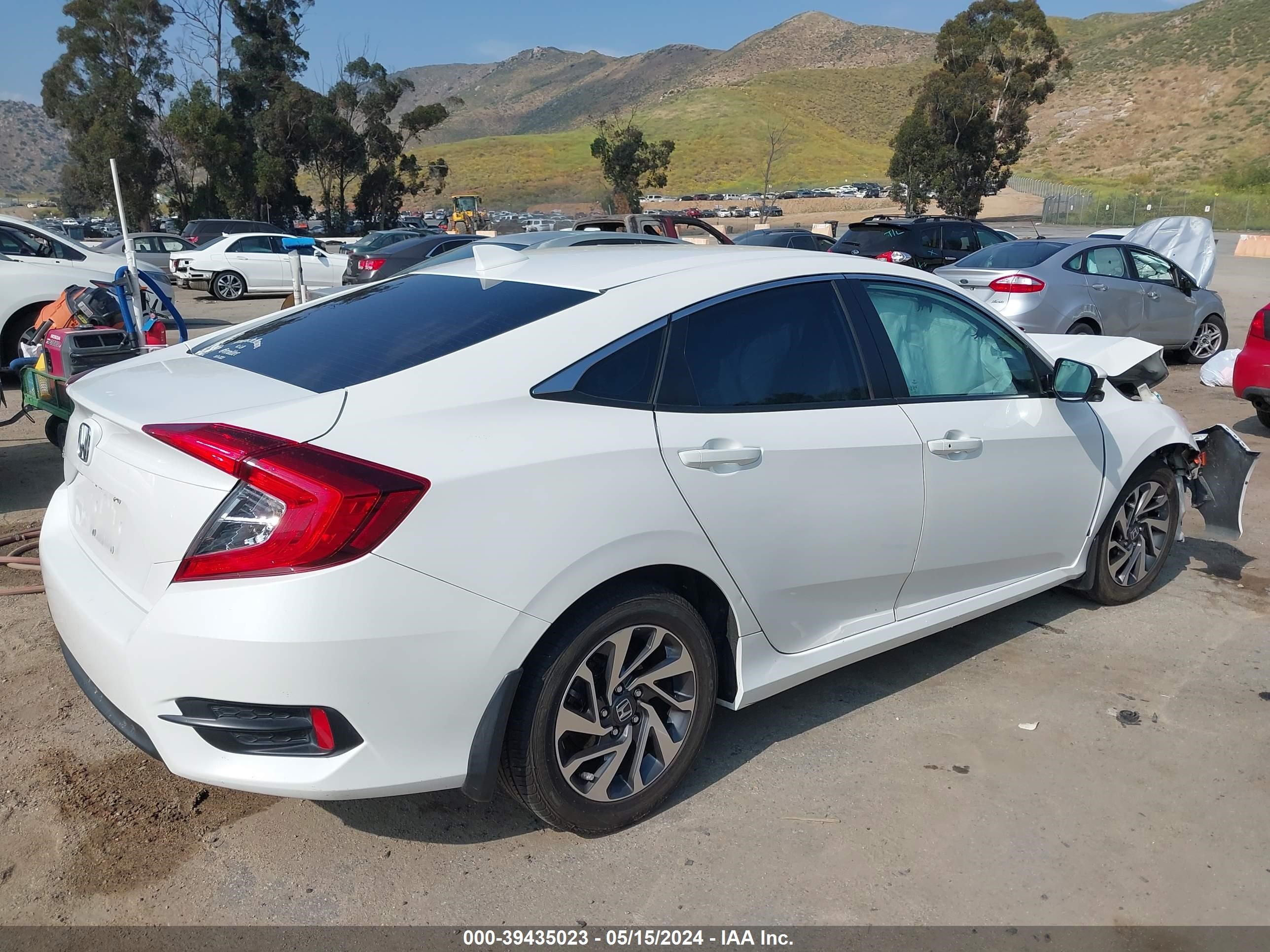 Photo 3 VIN: 19XFC2F74JE209042 - HONDA CIVIC 