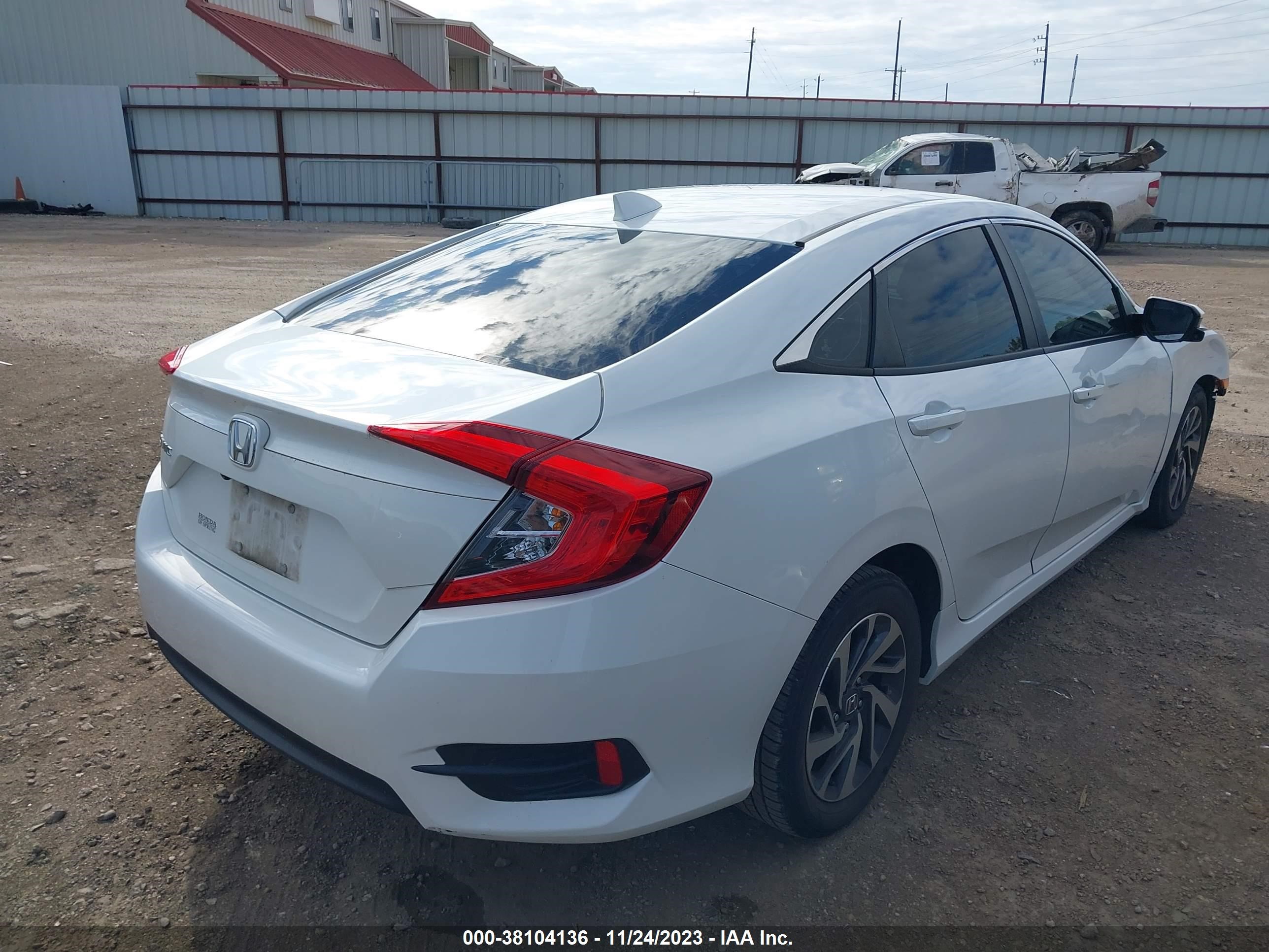 Photo 3 VIN: 19XFC2F77JE025844 - HONDA CIVIC 