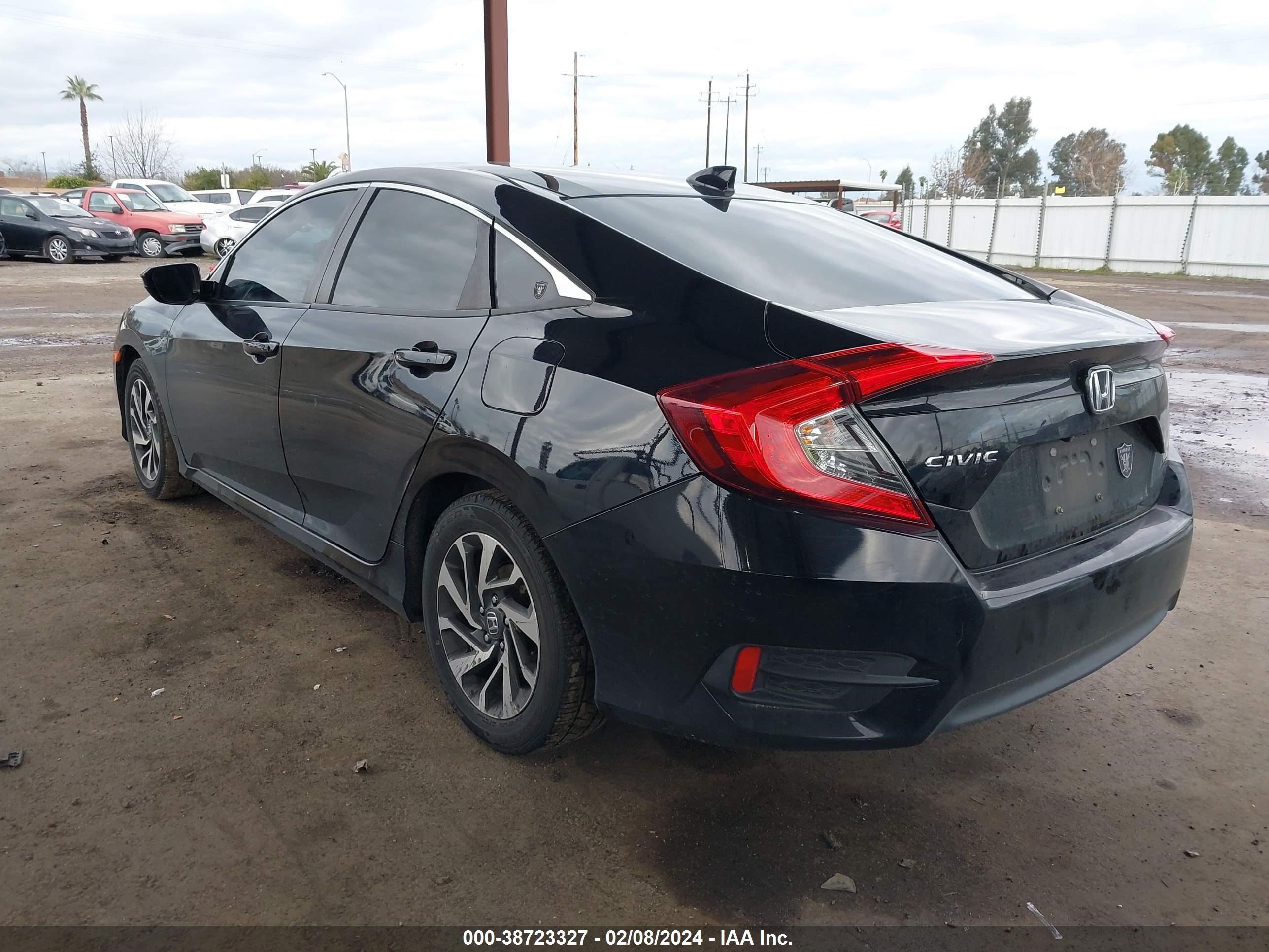 Photo 2 VIN: 19XFC2F77JE208676 - HONDA CIVIC 