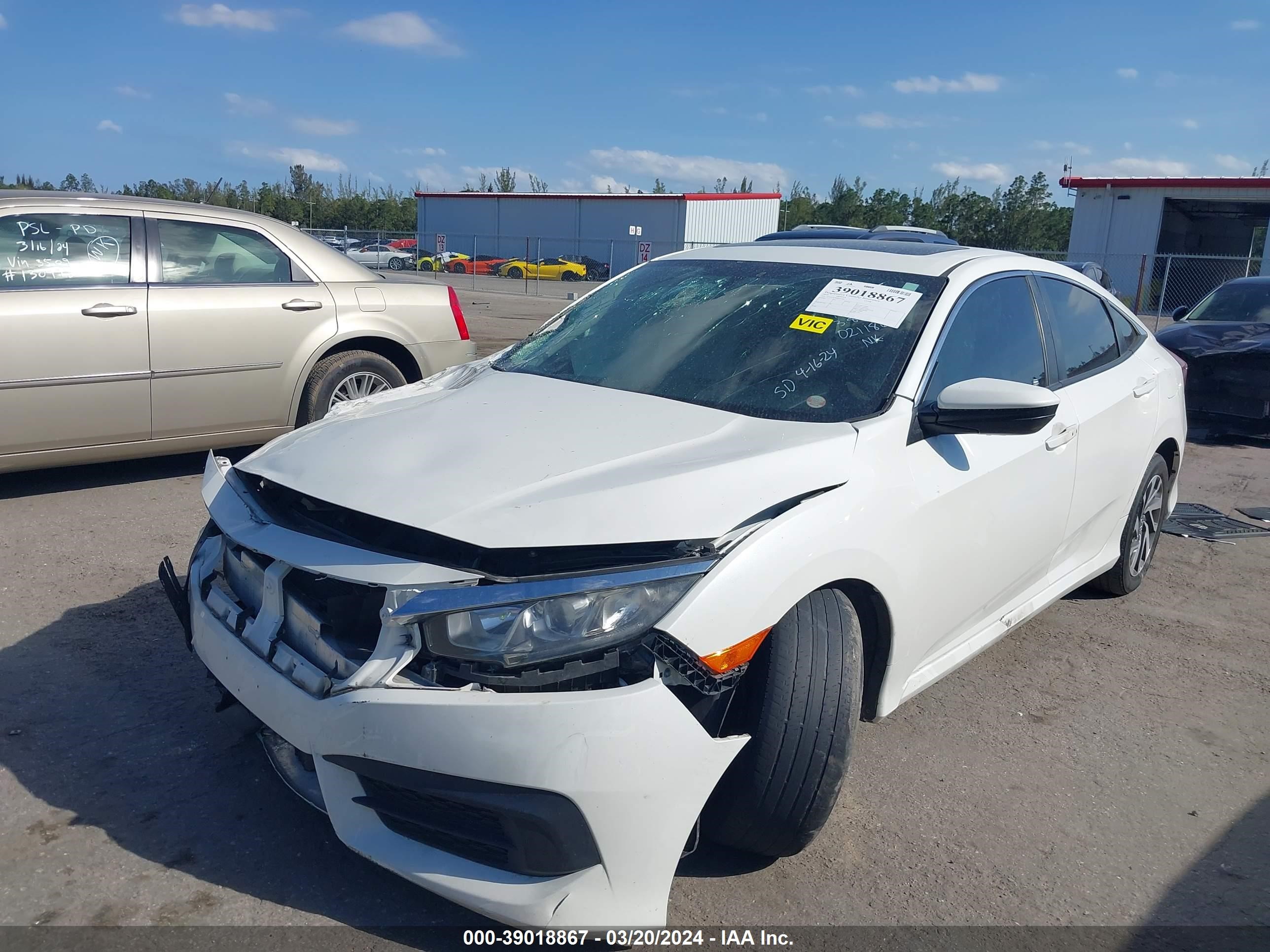 Photo 1 VIN: 19XFC2F78JE021186 - HONDA CIVIC 