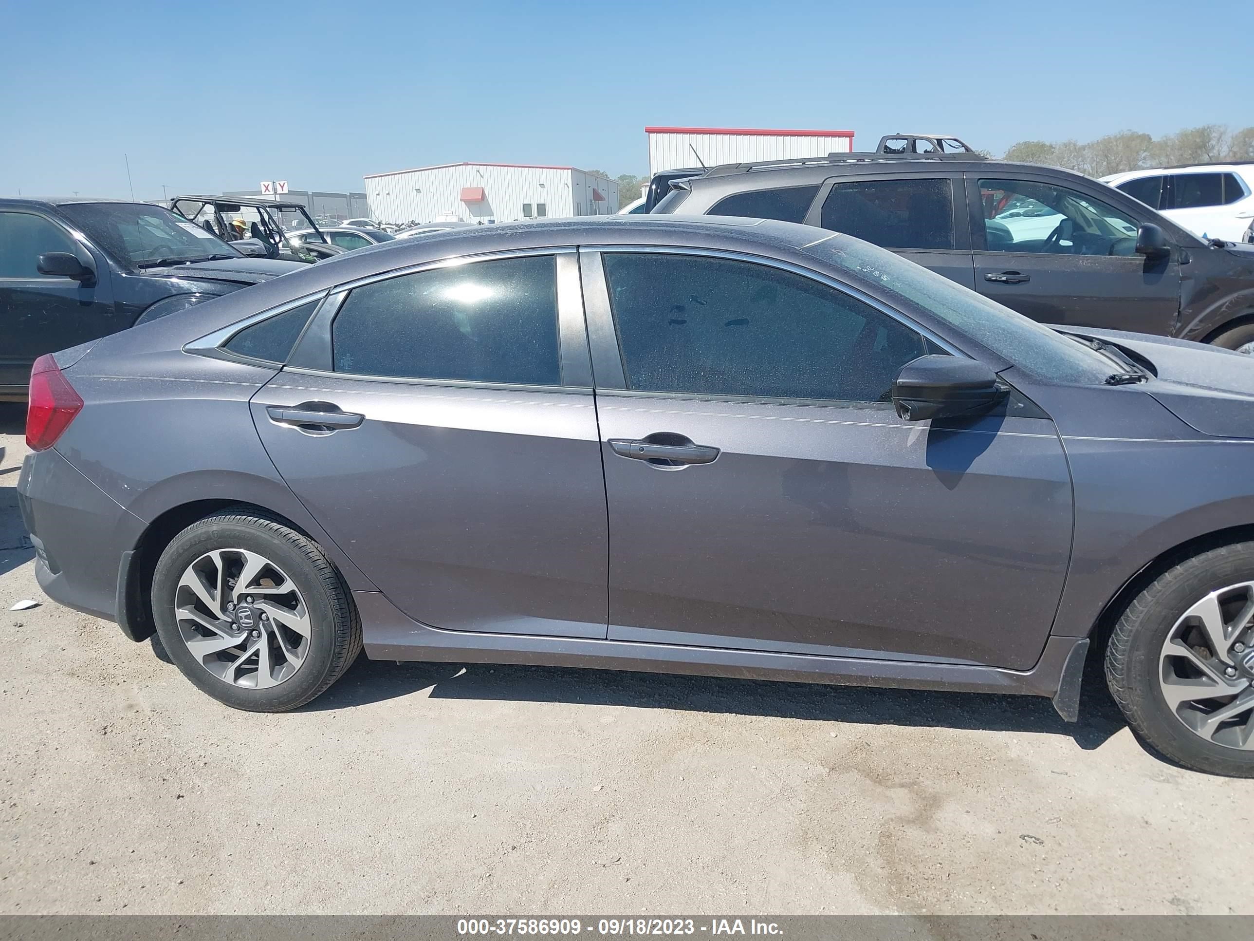 Photo 14 VIN: 19XFC2F7XGE092124 - HONDA CIVIC 