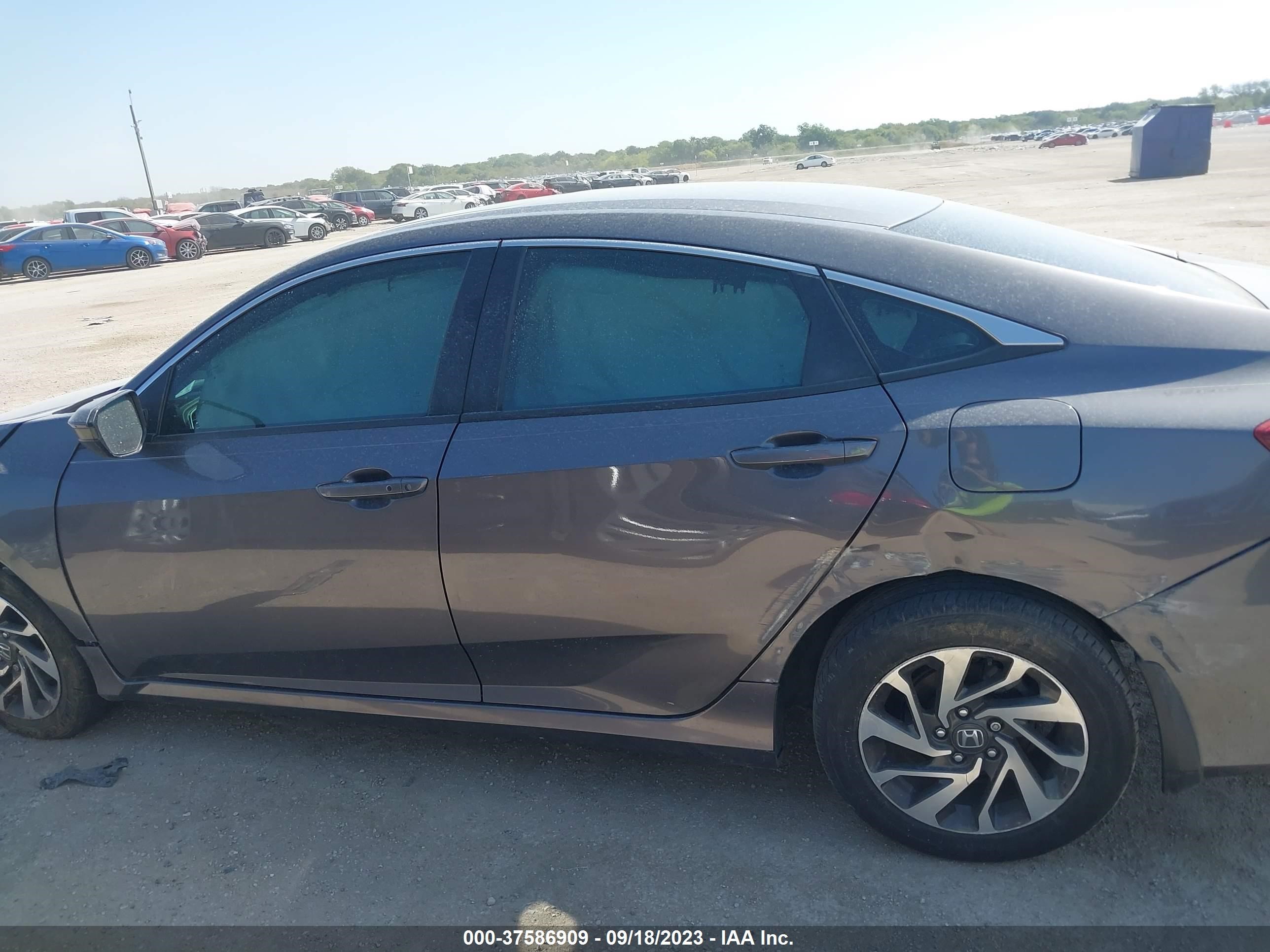 Photo 15 VIN: 19XFC2F7XGE092124 - HONDA CIVIC 