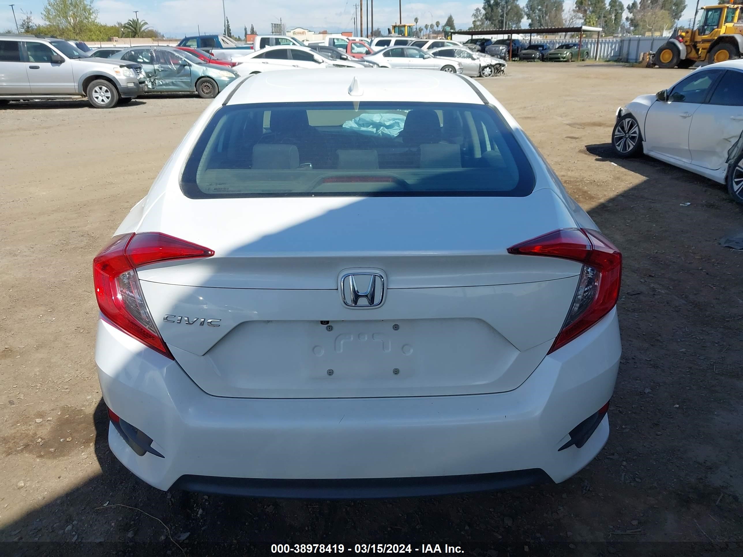 Photo 16 VIN: 19XFC2F7XJE200121 - HONDA CIVIC 