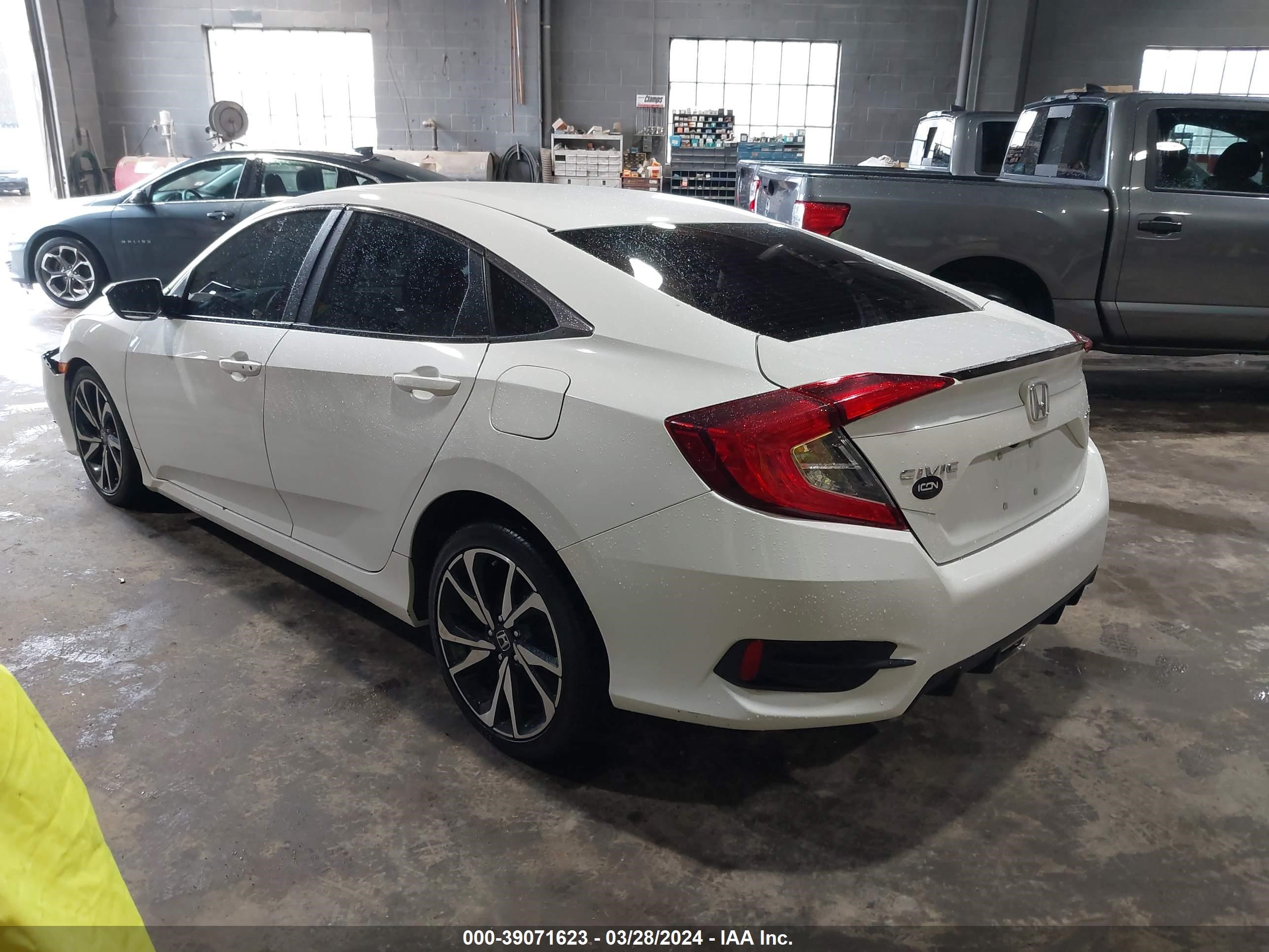 Photo 2 VIN: 19XFC2F80ME003326 - HONDA CIVIC 