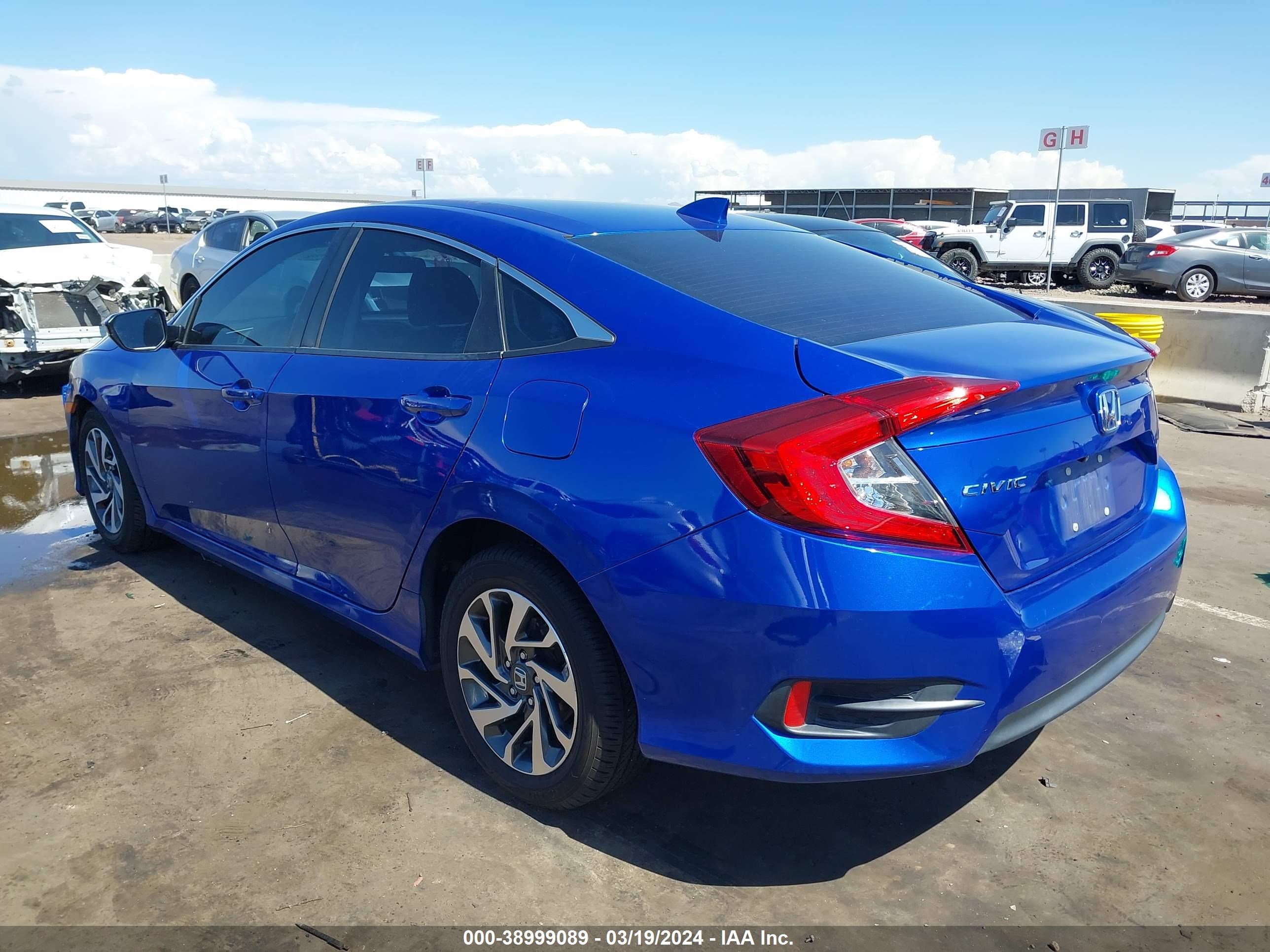 Photo 2 VIN: 19XFC2F81JE033866 - HONDA CIVIC 