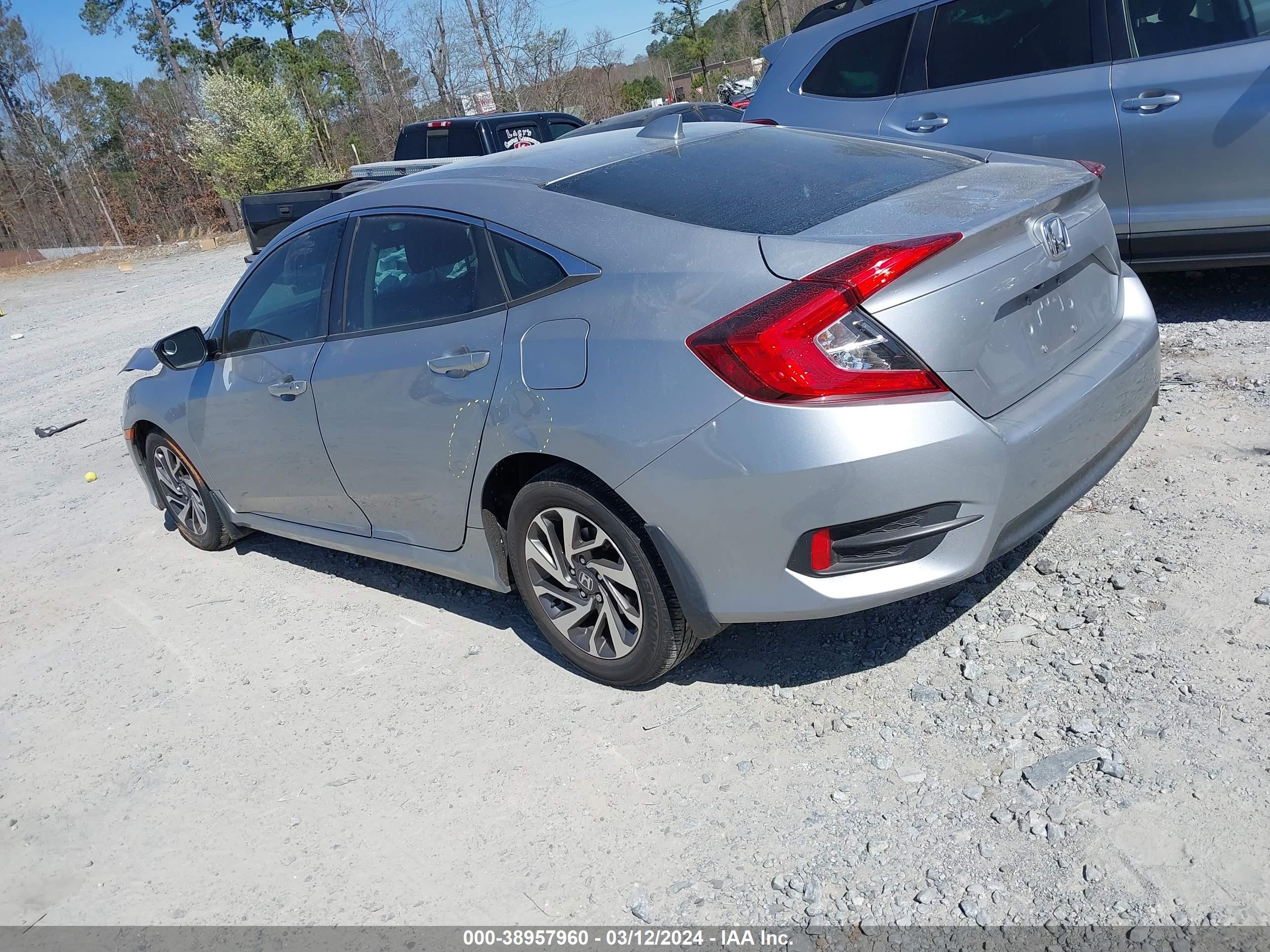 Photo 2 VIN: 19XFC2F82JE027249 - HONDA CIVIC 