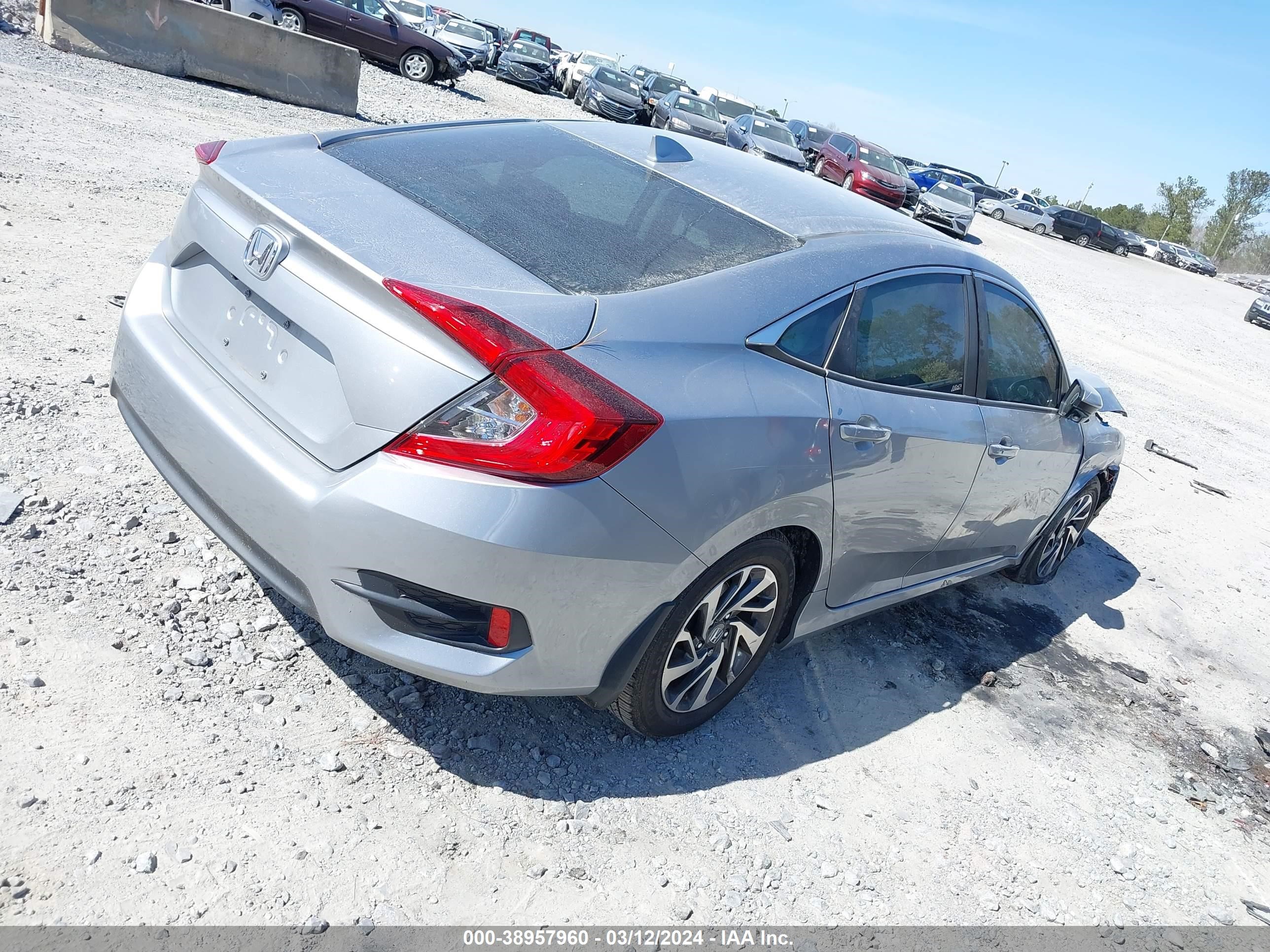 Photo 3 VIN: 19XFC2F82JE027249 - HONDA CIVIC 