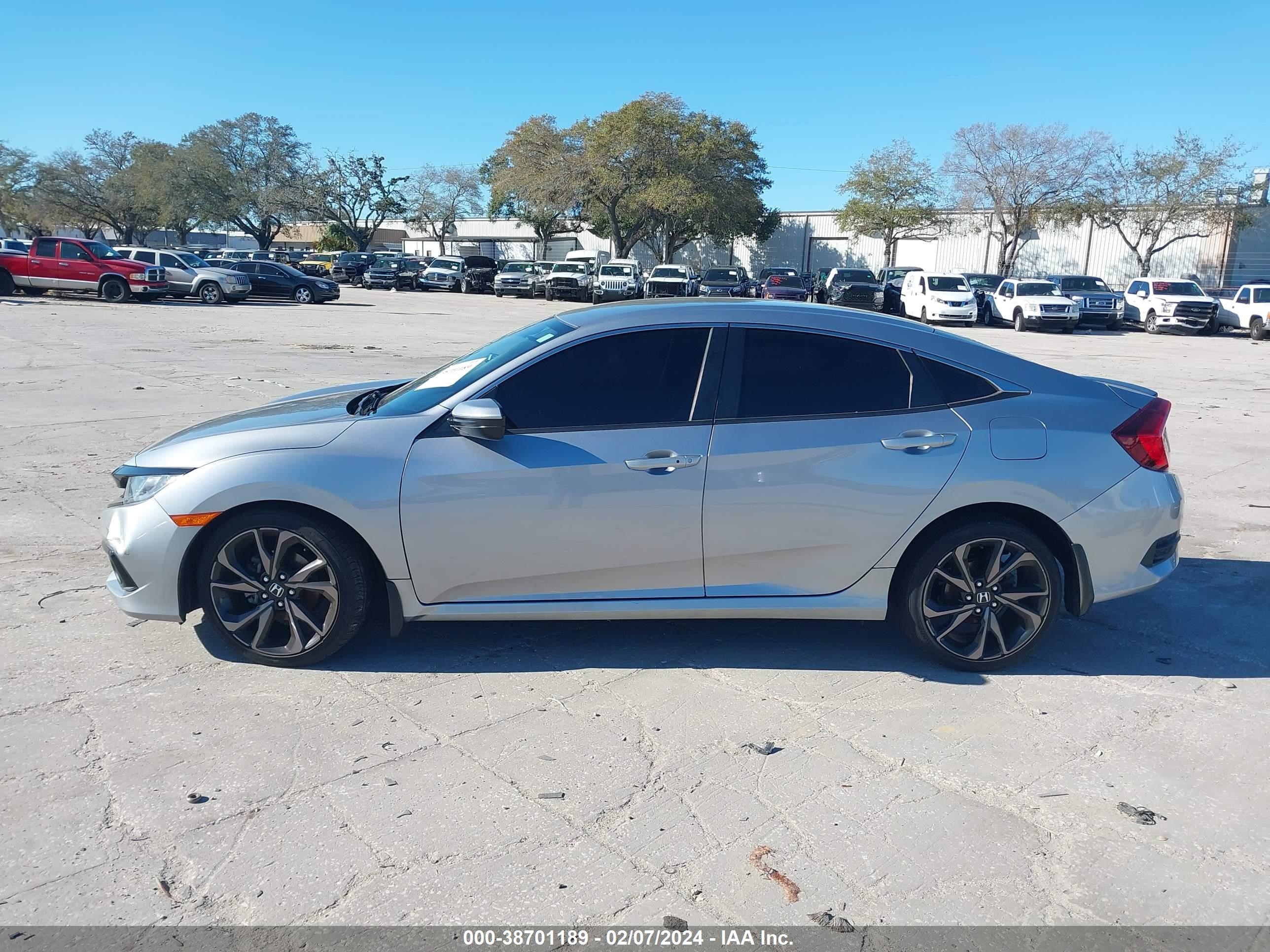 Photo 13 VIN: 19XFC2F85KE048100 - HONDA CIVIC 