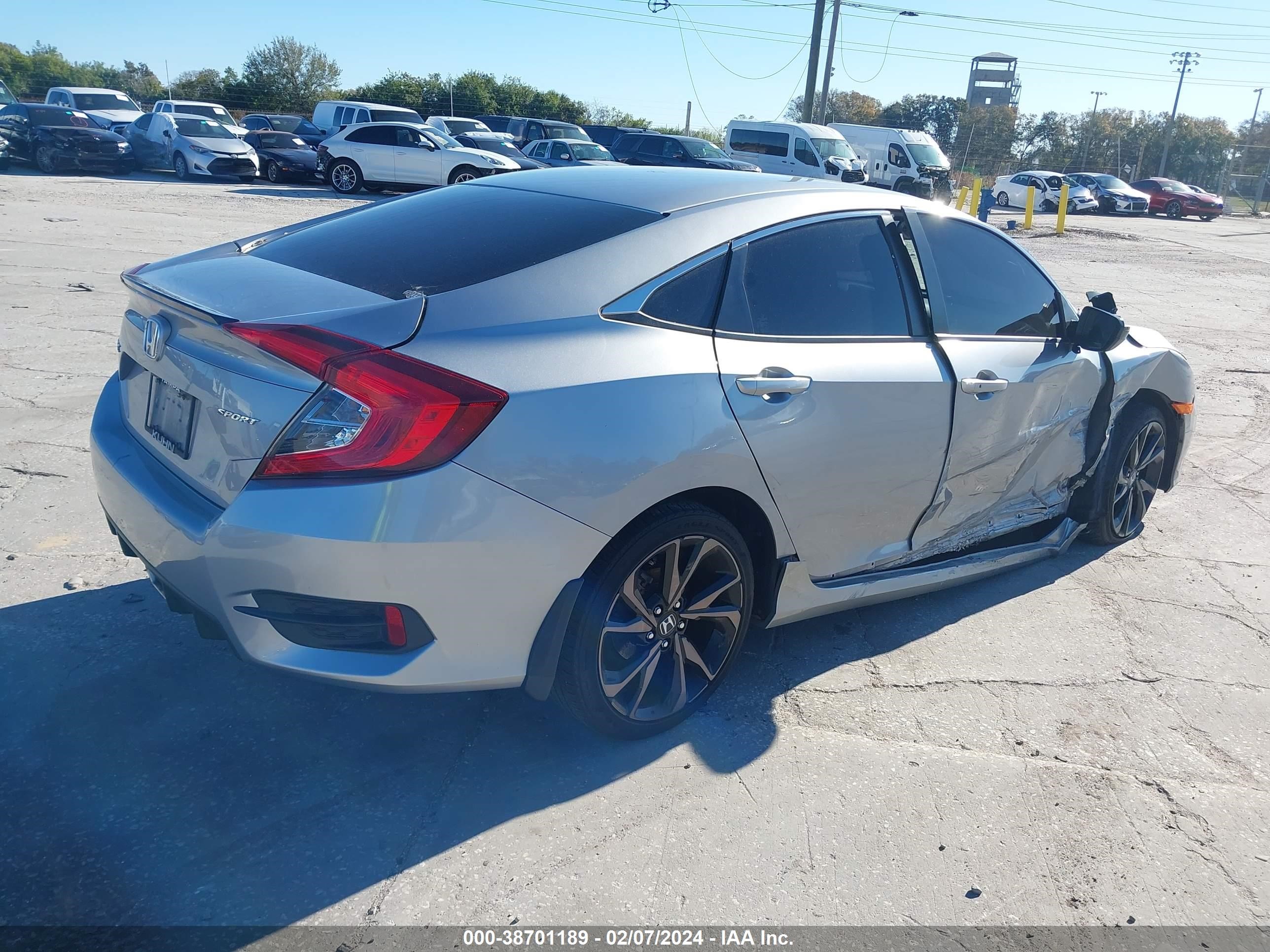 Photo 3 VIN: 19XFC2F85KE048100 - HONDA CIVIC 