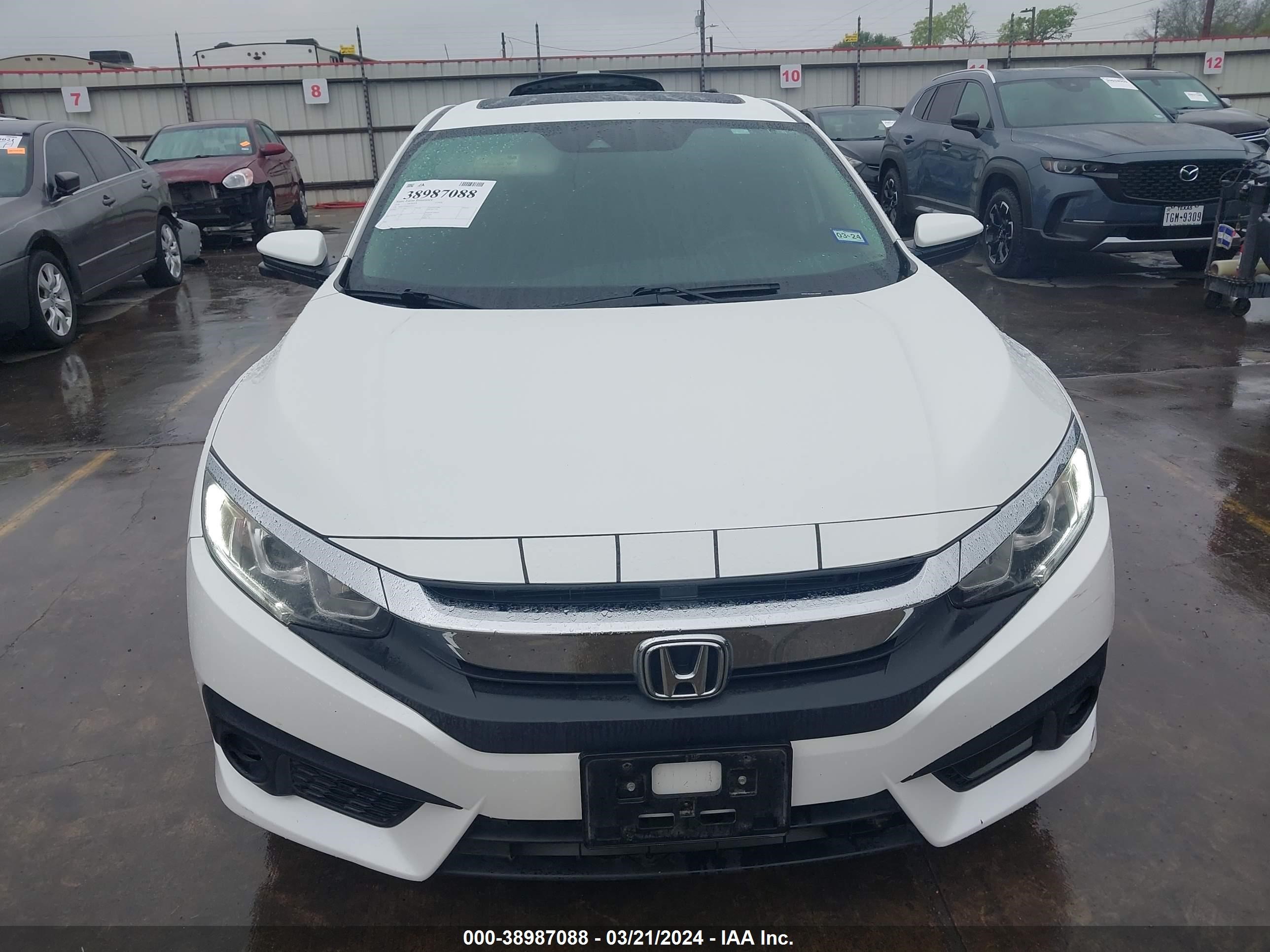 Photo 11 VIN: 19XFC2F89JE004227 - HONDA CIVIC 