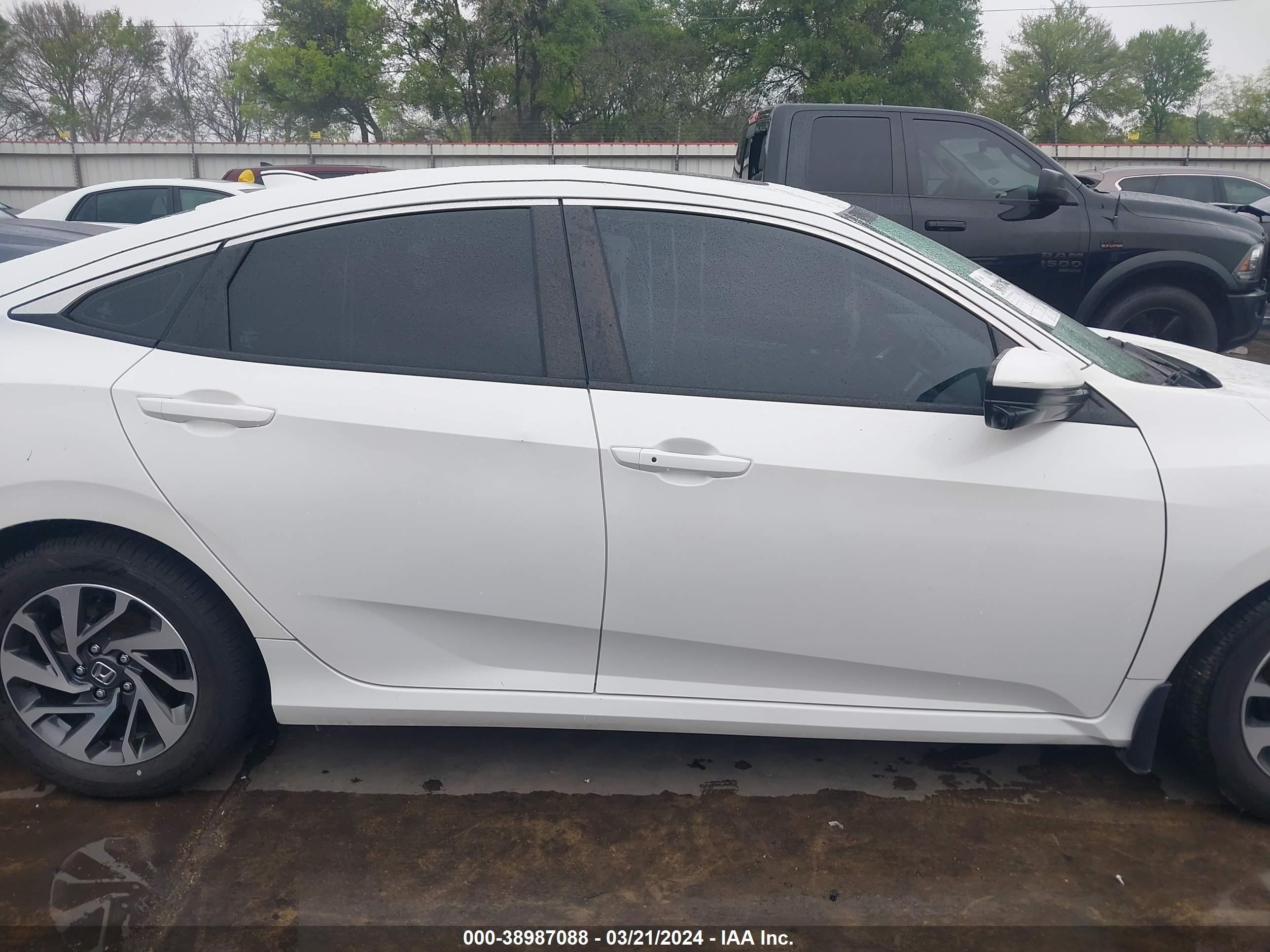 Photo 12 VIN: 19XFC2F89JE004227 - HONDA CIVIC 