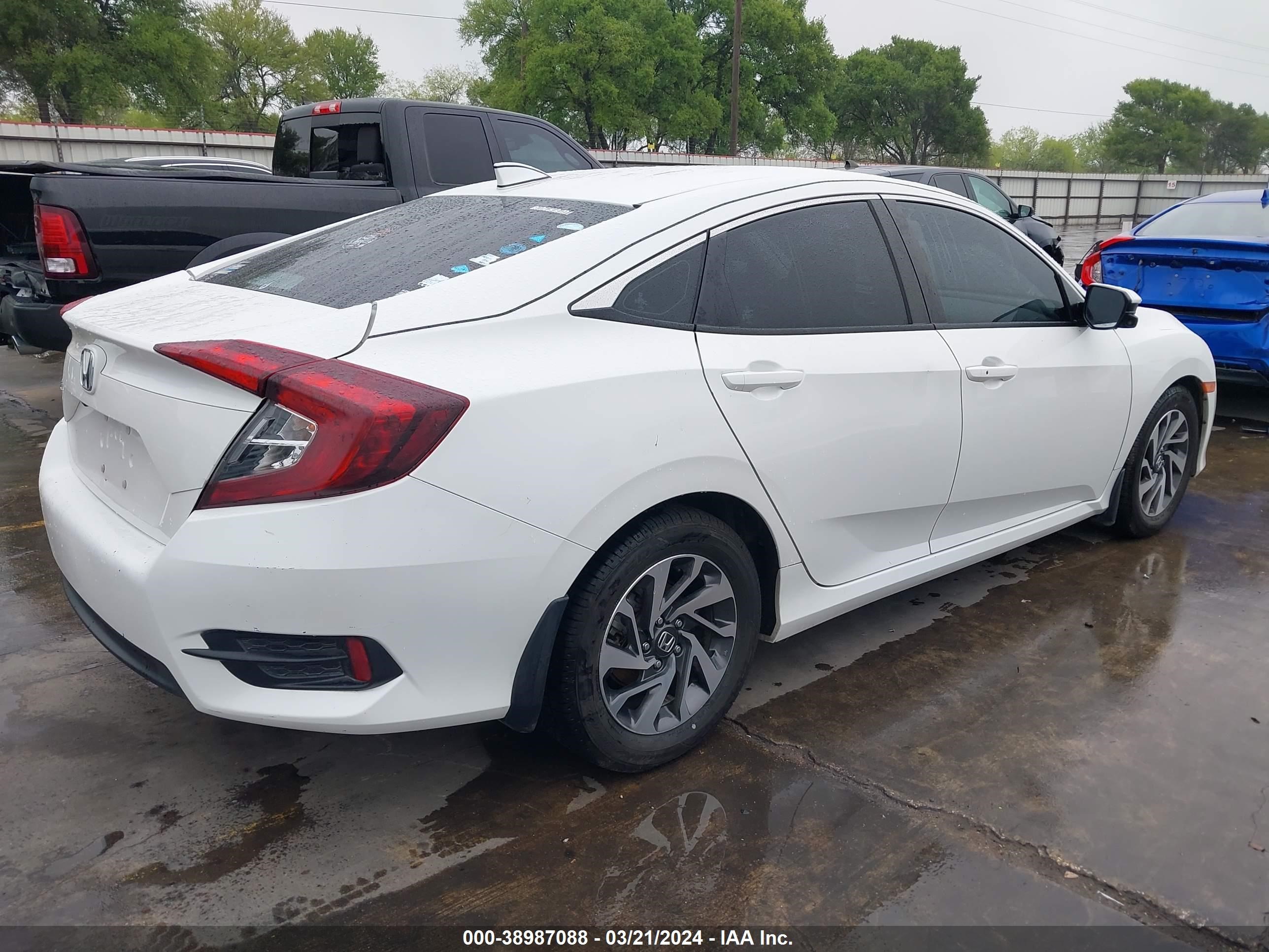 Photo 3 VIN: 19XFC2F89JE004227 - HONDA CIVIC 