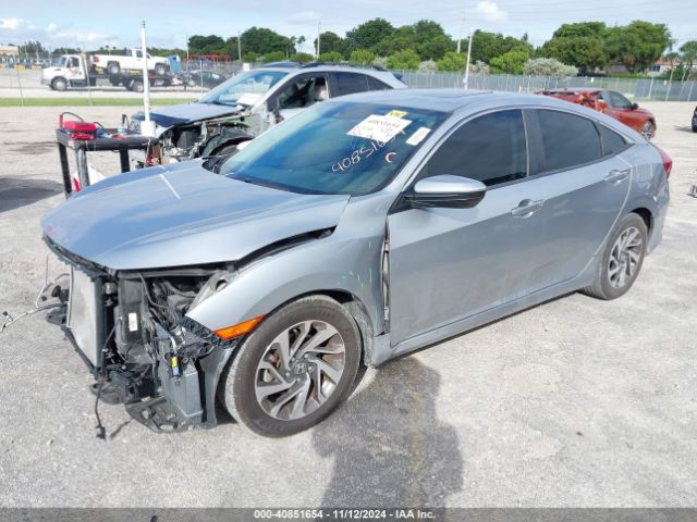 Photo 1 VIN: 19XFC2F8XJE004799 - HONDA CIVIC 