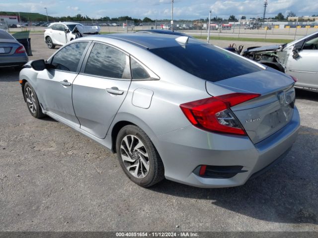 Photo 2 VIN: 19XFC2F8XJE004799 - HONDA CIVIC 