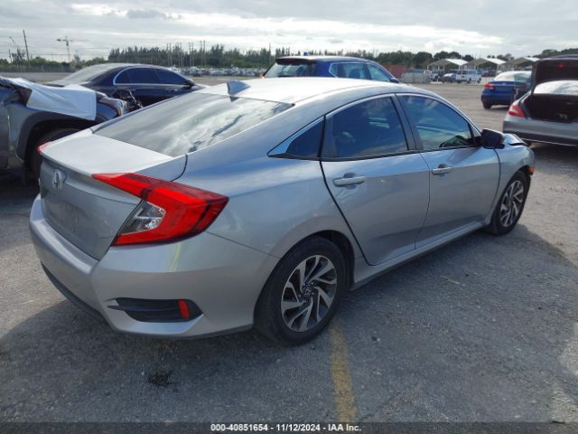 Photo 3 VIN: 19XFC2F8XJE004799 - HONDA CIVIC 