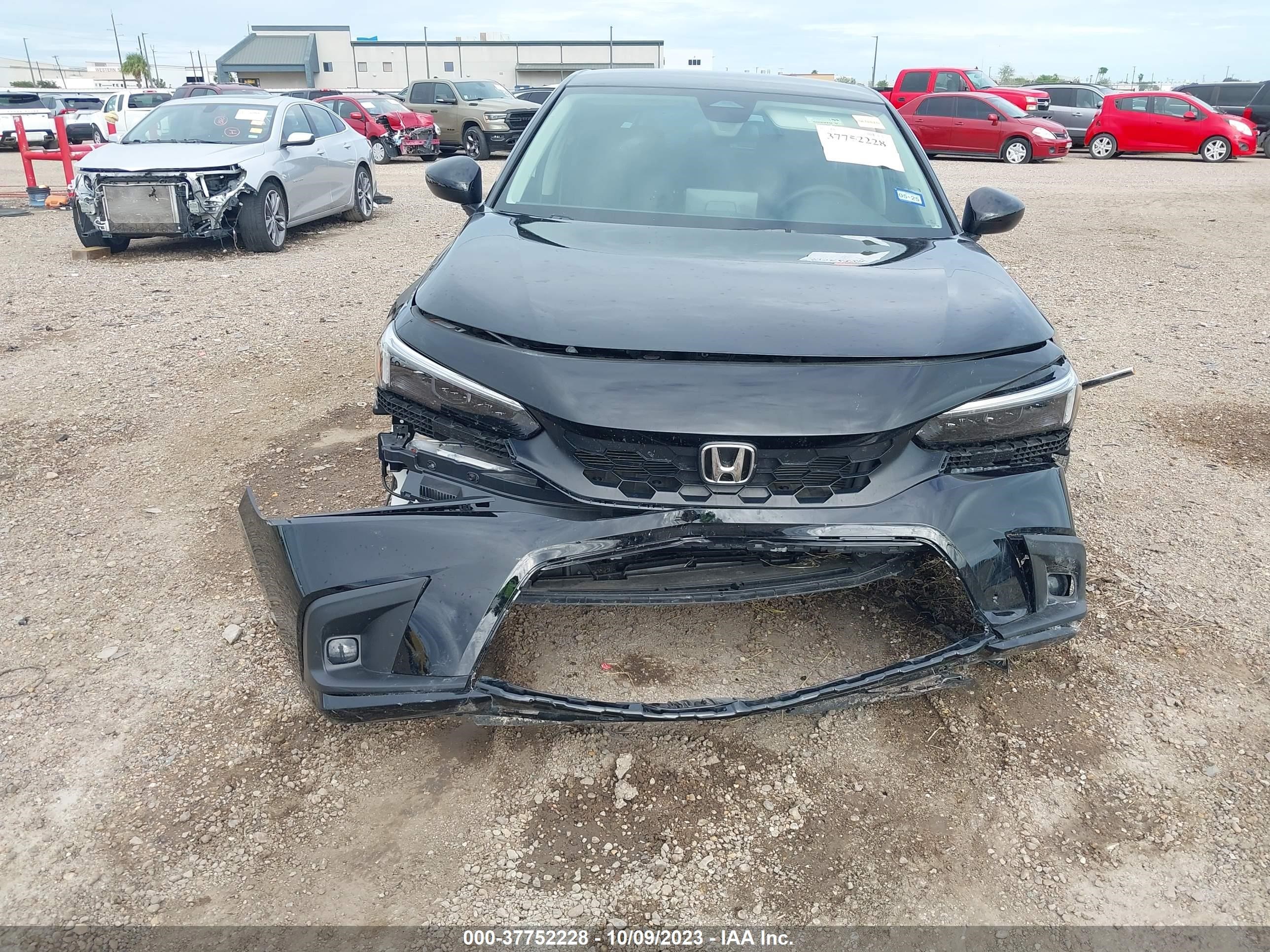 Photo 11 VIN: 19XFL2H5XPE016267 - HONDA CIVIC 