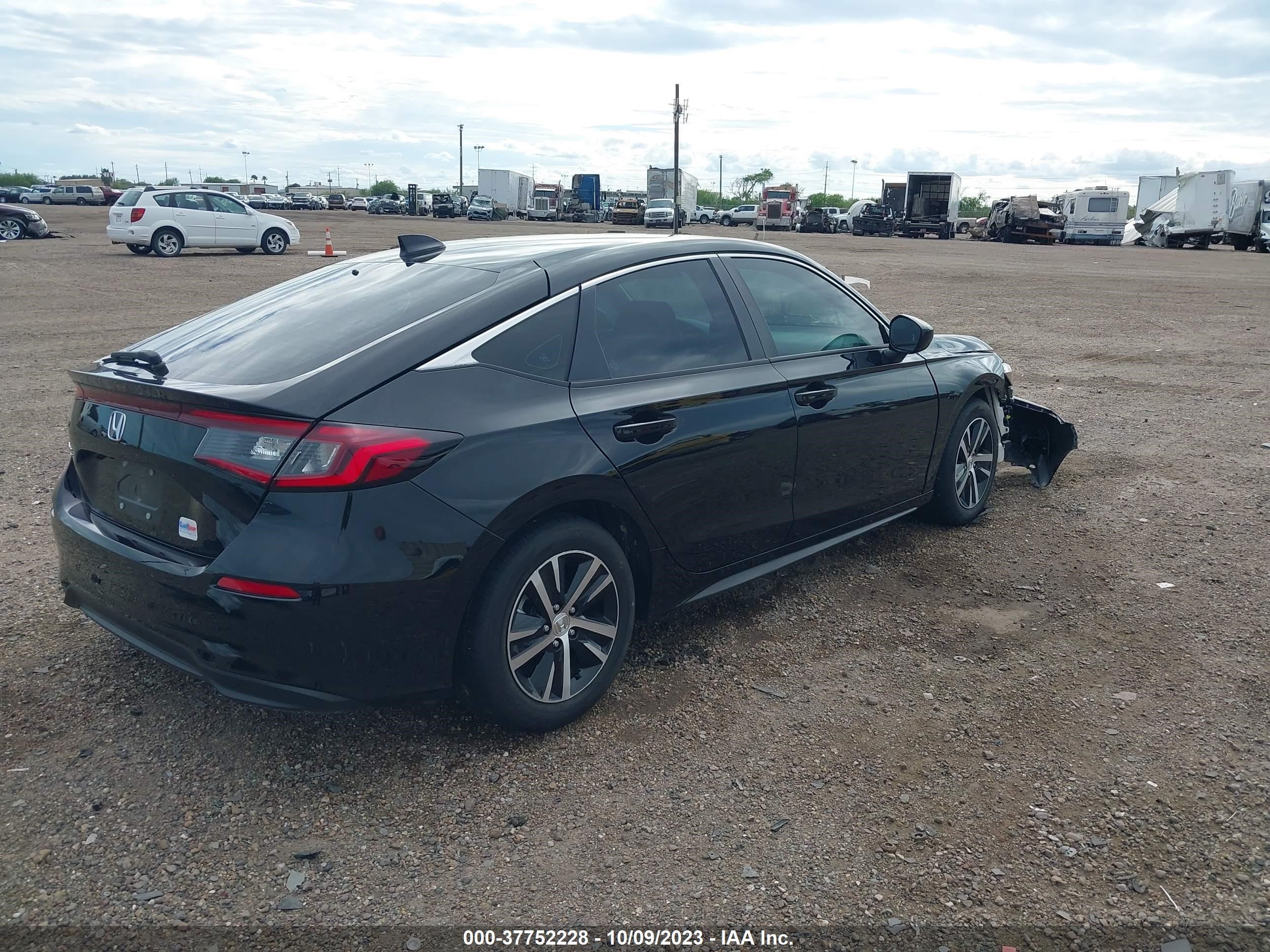 Photo 3 VIN: 19XFL2H5XPE016267 - HONDA CIVIC 