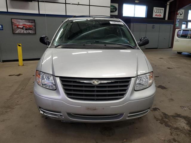 Photo 4 VIN: 1A4GJ45R17B214305 - CHRYSLER MINIVAN 