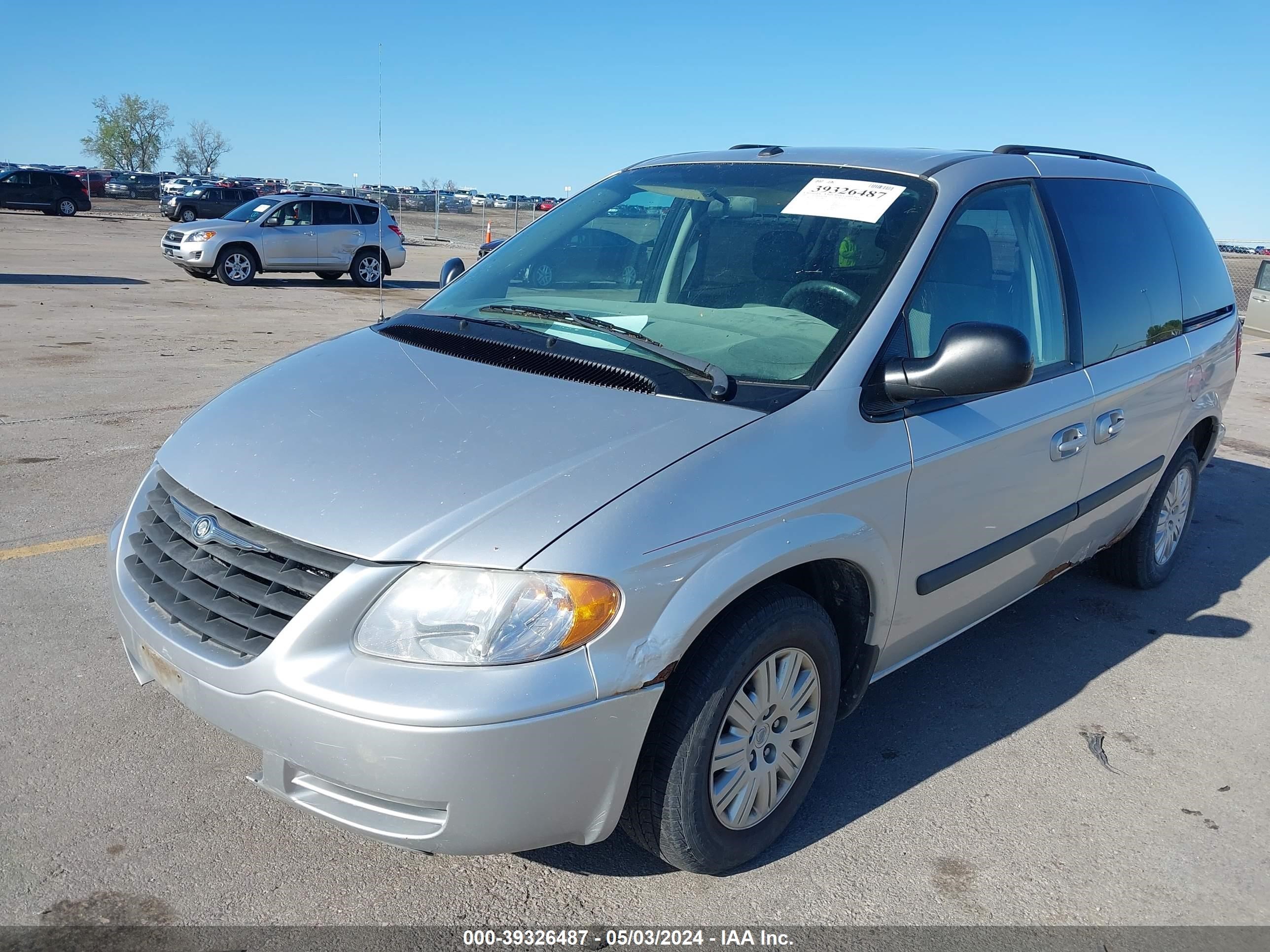 Photo 1 VIN: 1A4GJ45R27B263688 - CHRYSLER TOWN & COUNTRY 