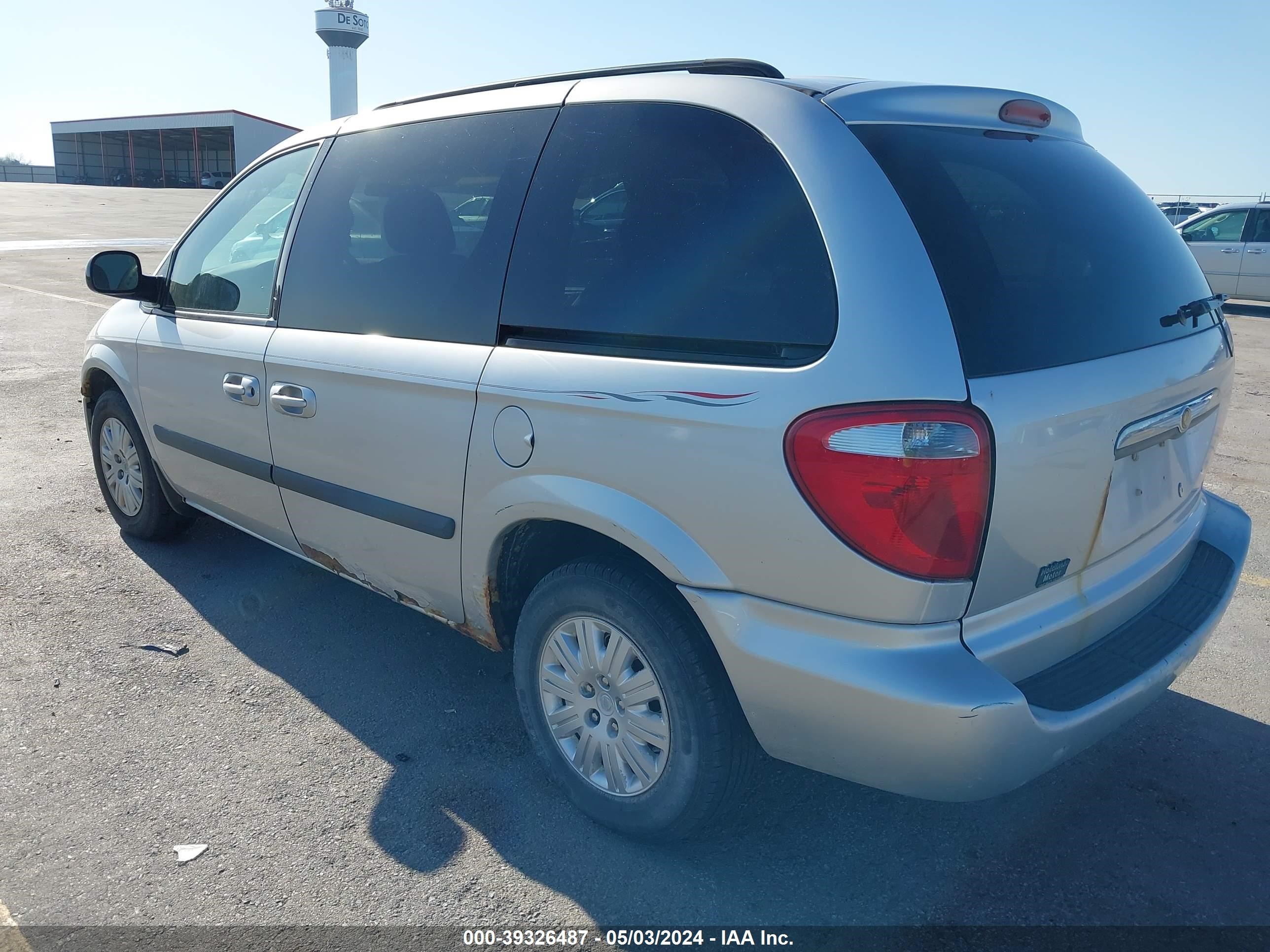 Photo 2 VIN: 1A4GJ45R27B263688 - CHRYSLER TOWN & COUNTRY 