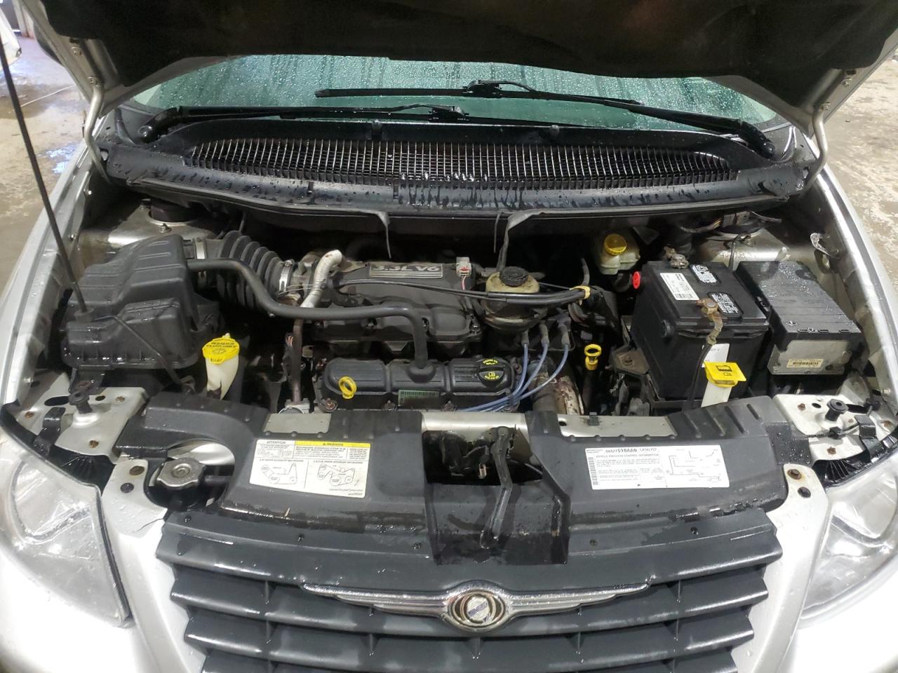 Photo 11 VIN: 1A4GJ45R37B131796 - CHRYSLER TOWN & COUNTRY 