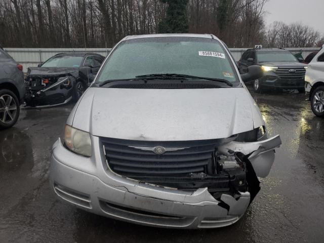 Photo 4 VIN: 1A4GJ45R77B152036 - CHRYSLER TOWN & COU 