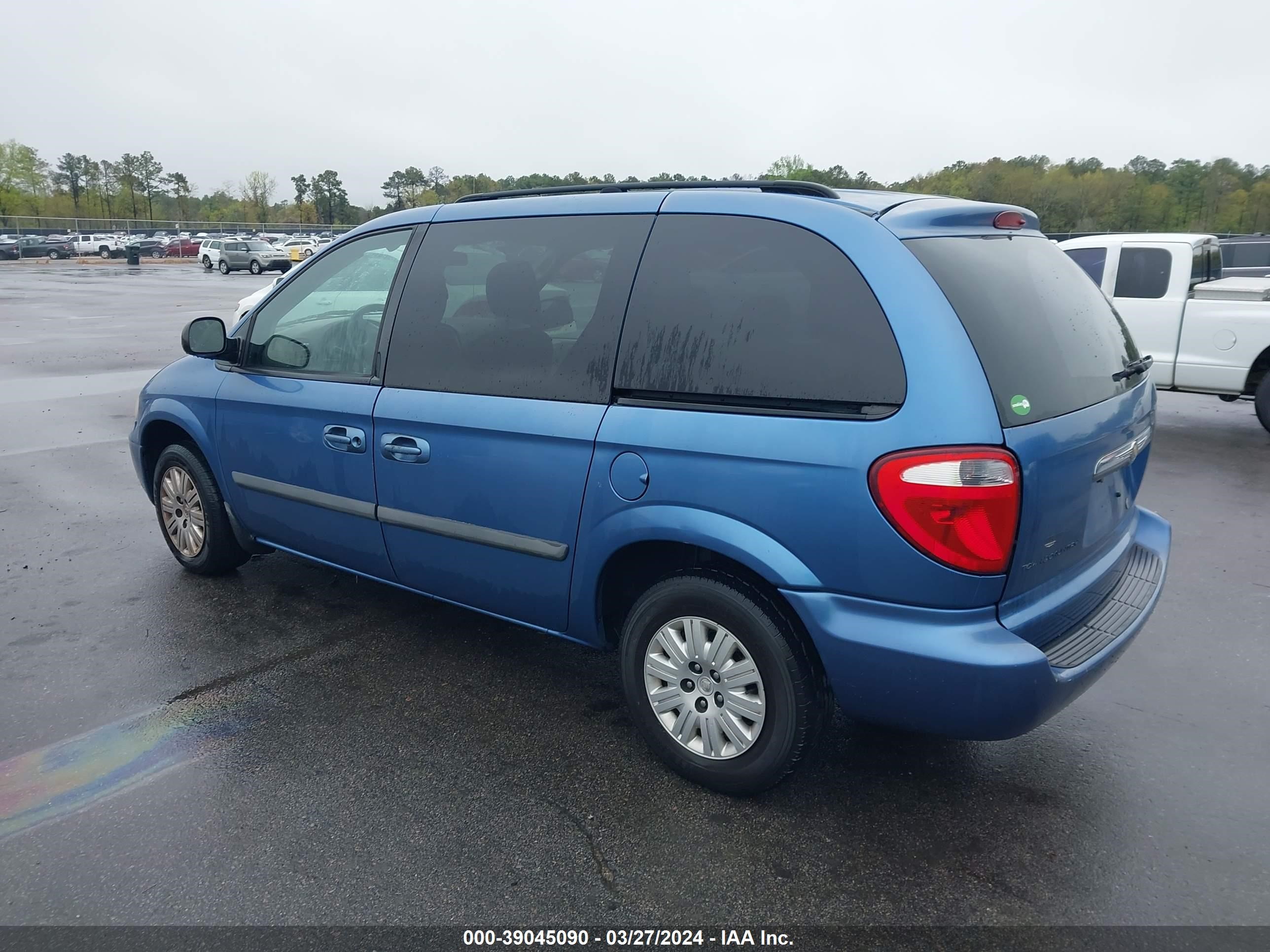 Photo 2 VIN: 1A4GJ45R77B186137 - CHRYSLER TOWN & COUNTRY 