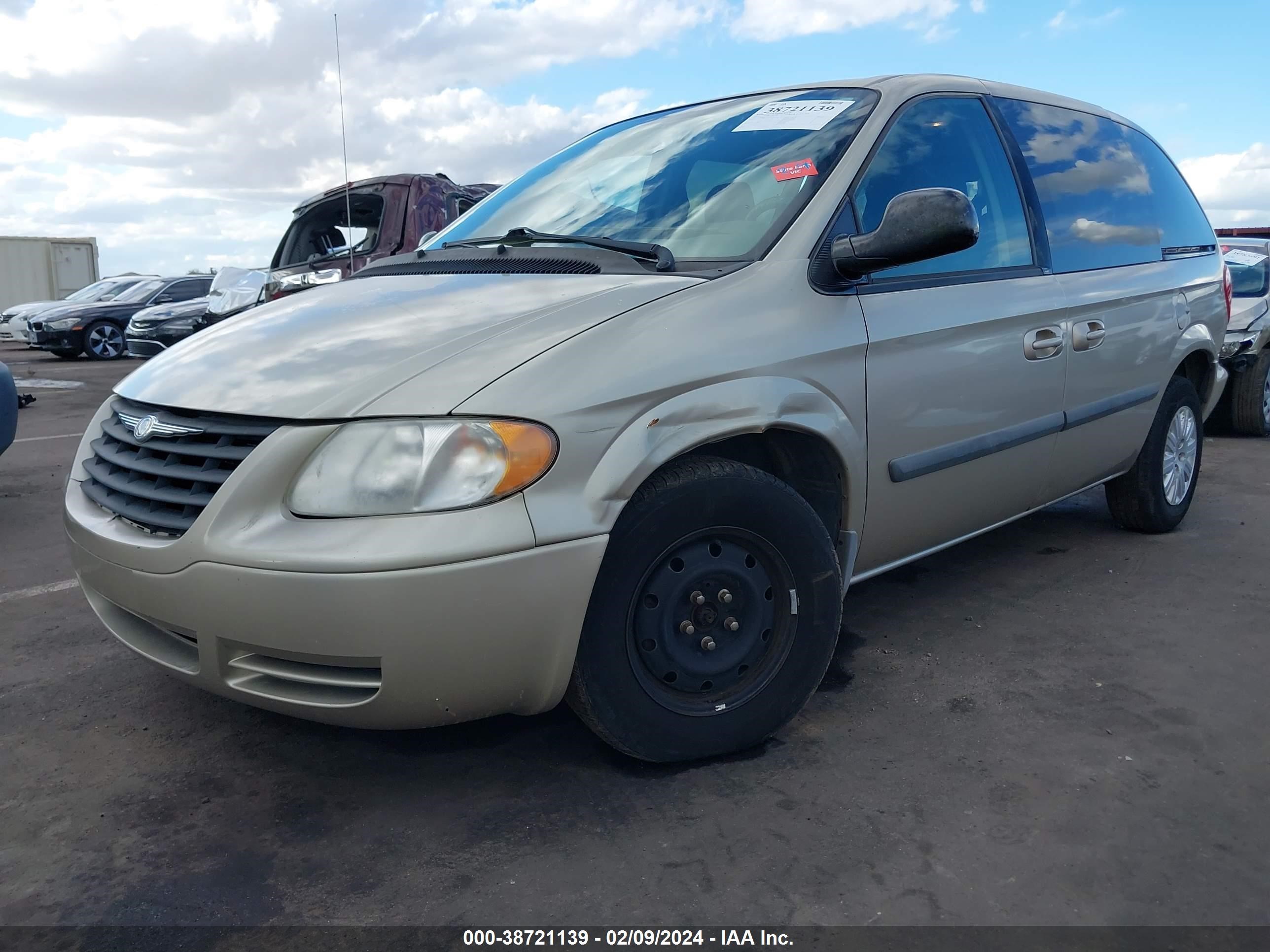 Photo 1 VIN: 1A4GJ45R97B120723 - CHRYSLER TOWN & COUNTRY 