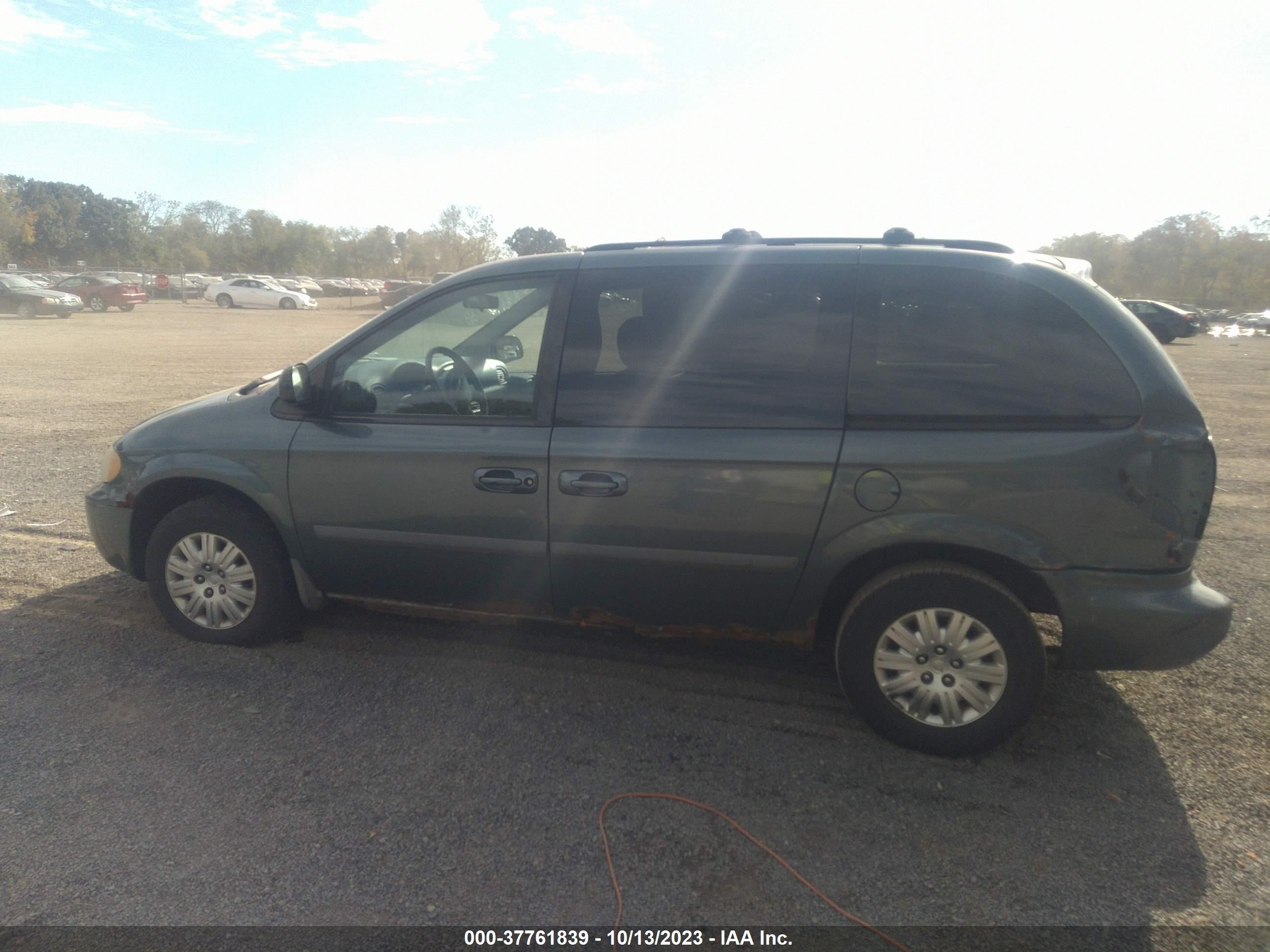 Photo 14 VIN: 1A4GJ45RX7B155139 - CHRYSLER TOWN & COUNTRY 