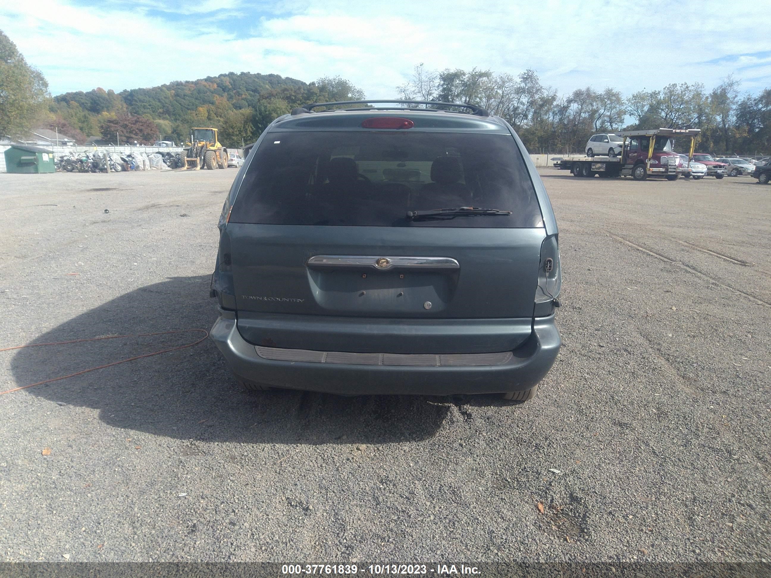 Photo 16 VIN: 1A4GJ45RX7B155139 - CHRYSLER TOWN & COUNTRY 