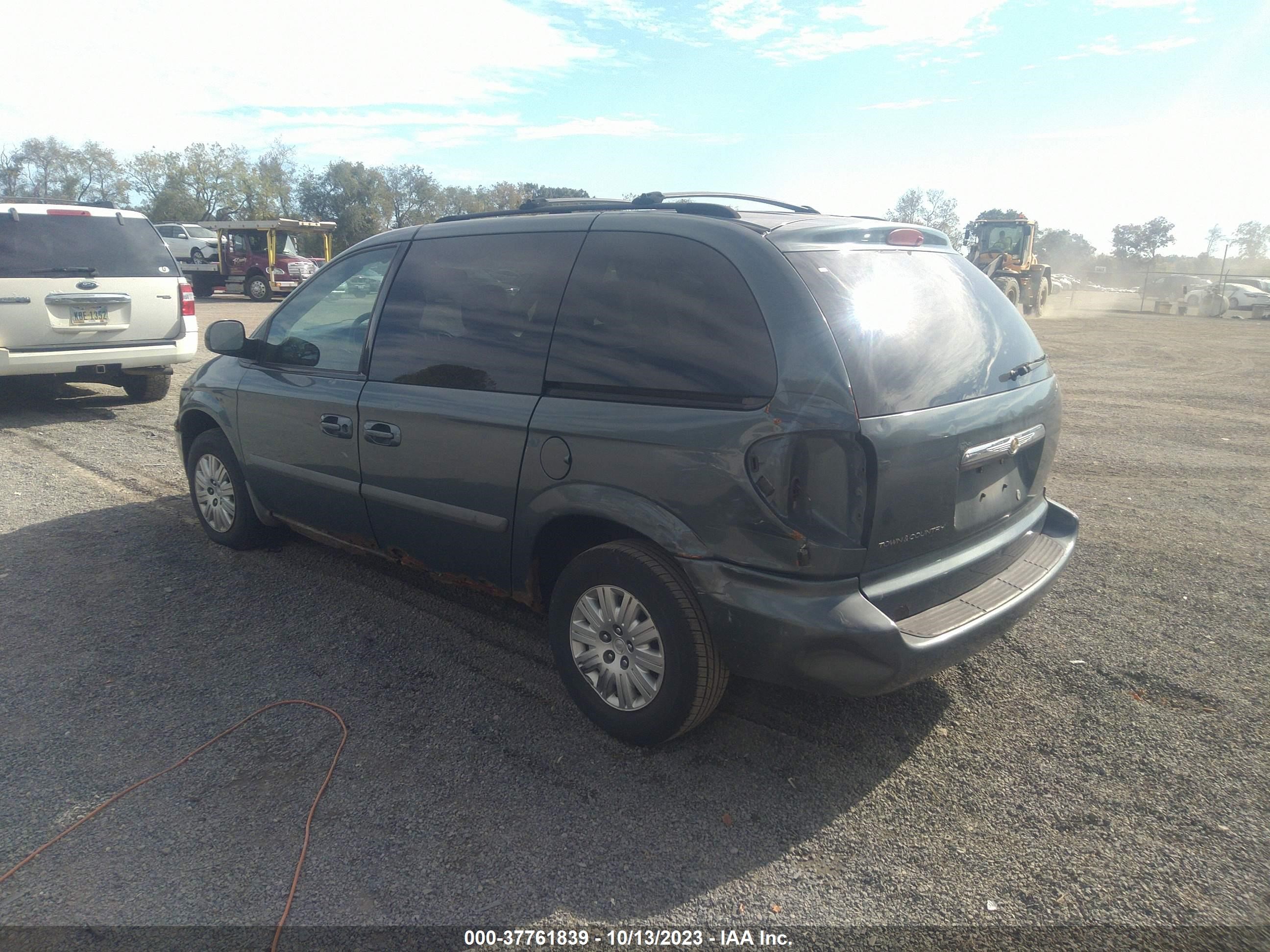 Photo 2 VIN: 1A4GJ45RX7B155139 - CHRYSLER TOWN & COUNTRY 