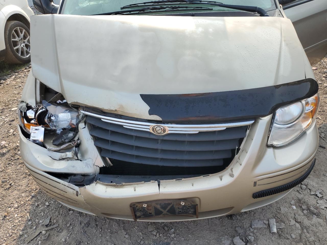 Photo 11 VIN: 1A4GP44R36B568650 - CHRYSLER TOWN & COUNTRY 