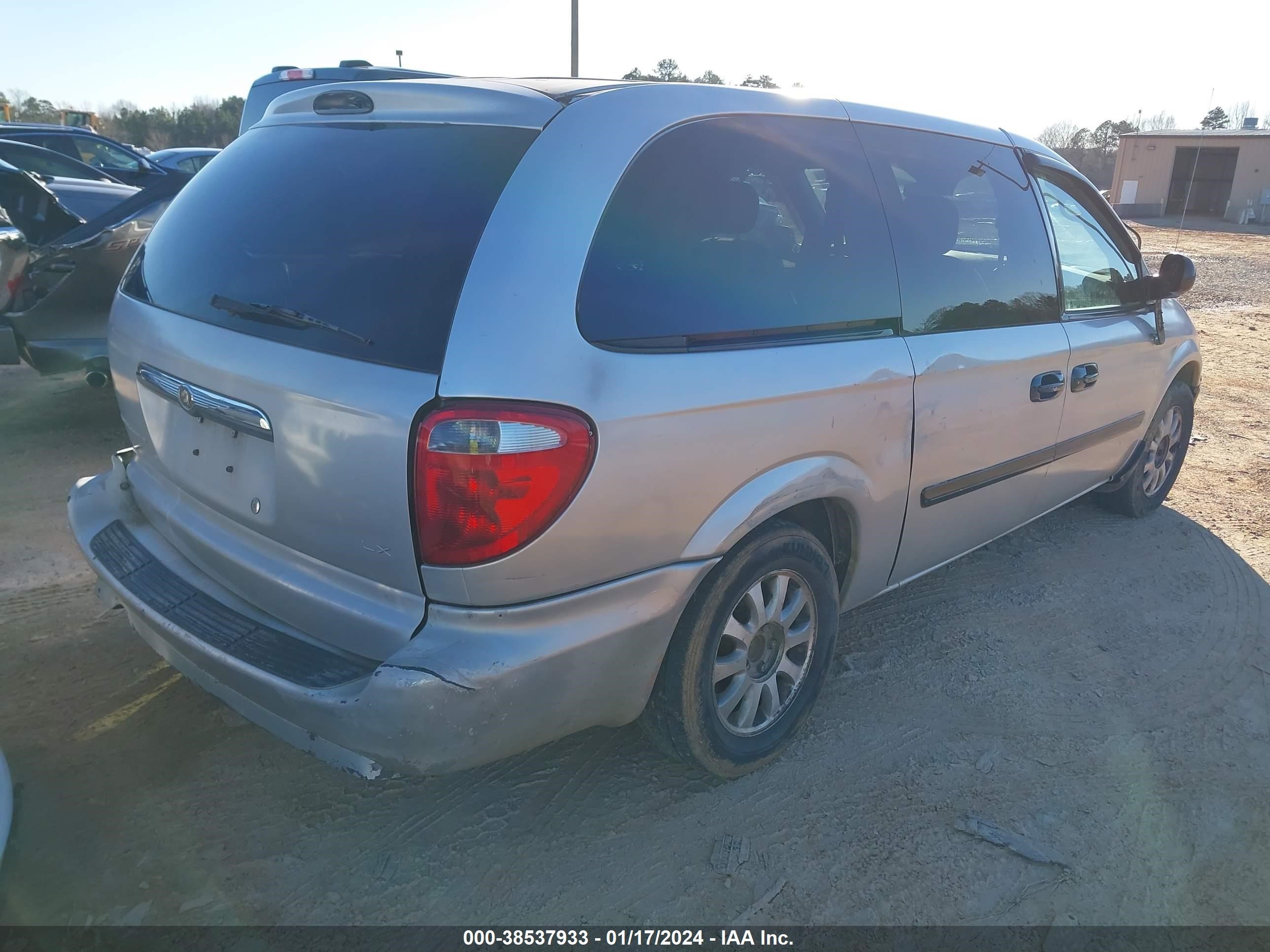 Photo 3 VIN: 1A4GP44RX7B190120 - CHRYSLER TOWN & COUNTRY 