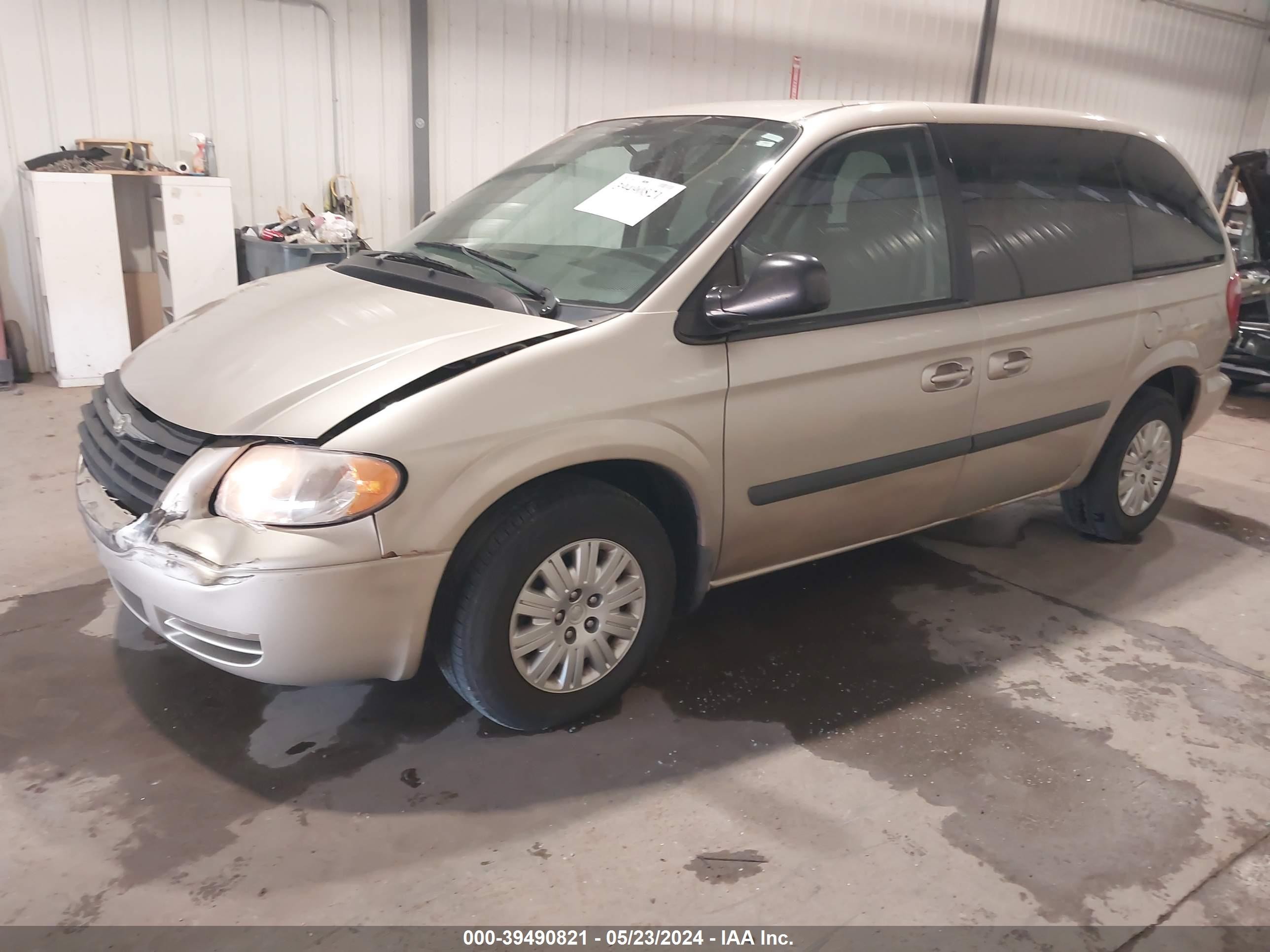 Photo 1 VIN: 1A4GP45R06B745699 - CHRYSLER TOWN & COUNTRY 