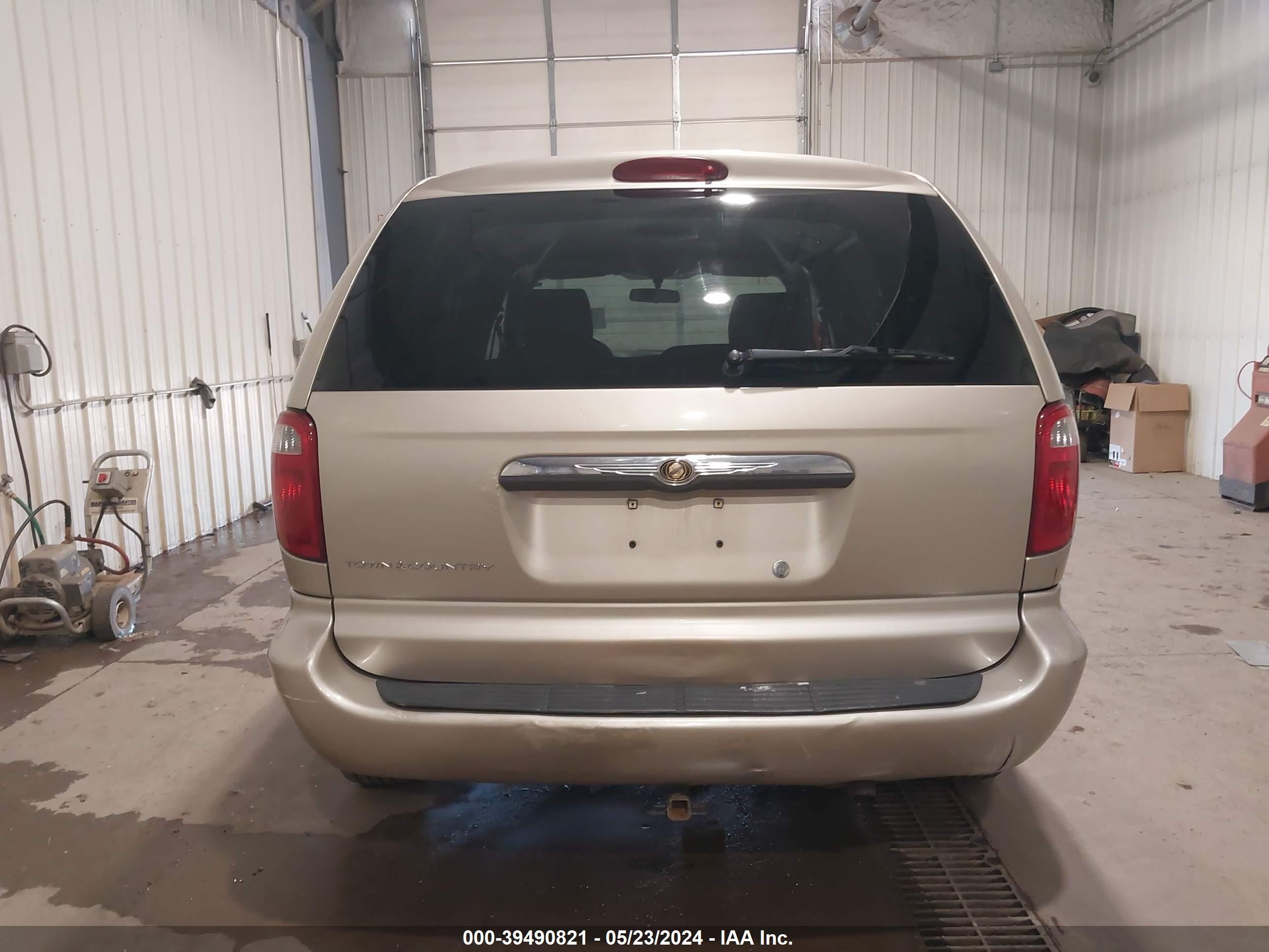 Photo 15 VIN: 1A4GP45R06B745699 - CHRYSLER TOWN & COUNTRY 