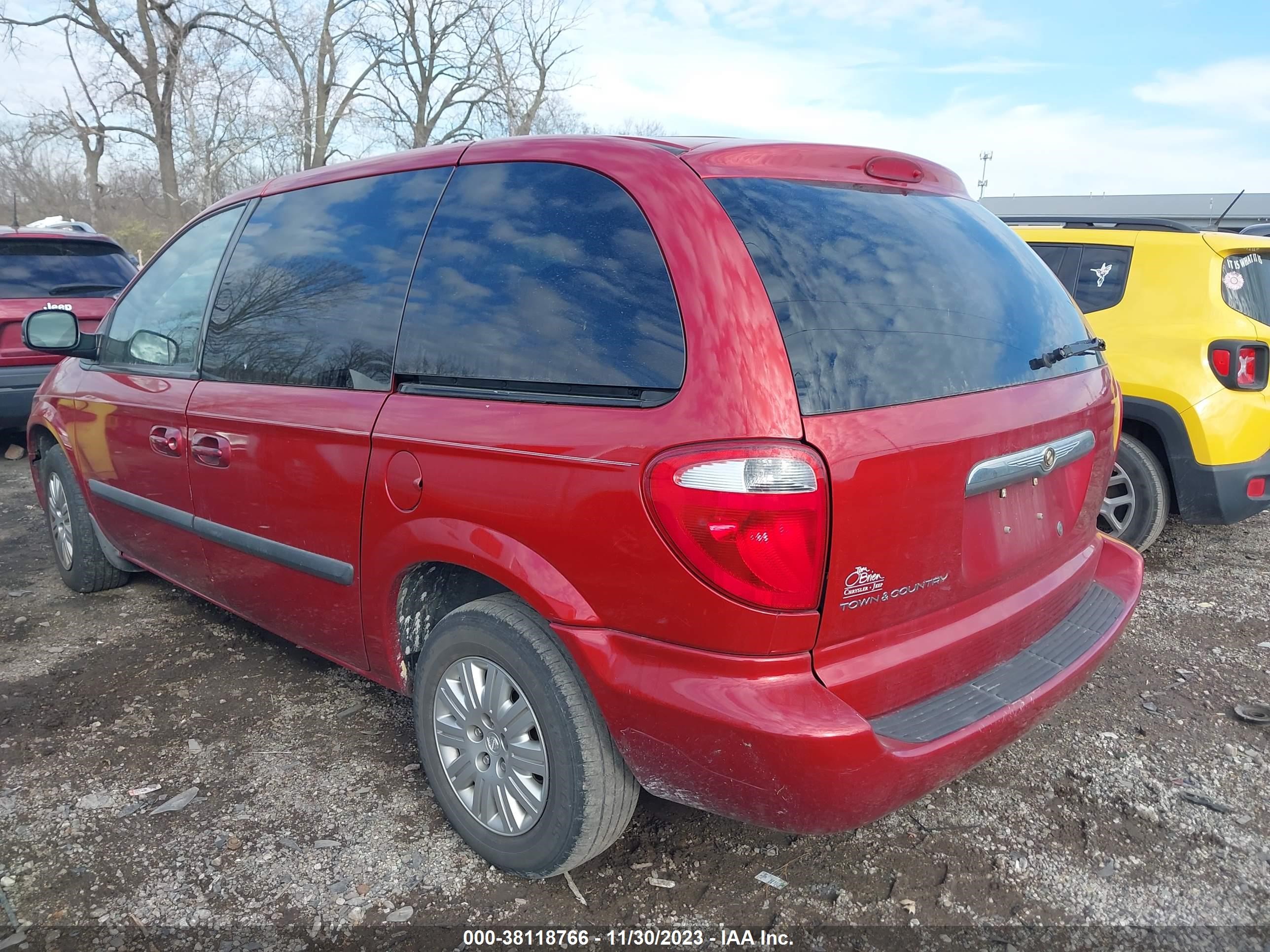 Photo 2 VIN: 1A4GP45R16B746487 - CHRYSLER TOWN & COUNTRY 