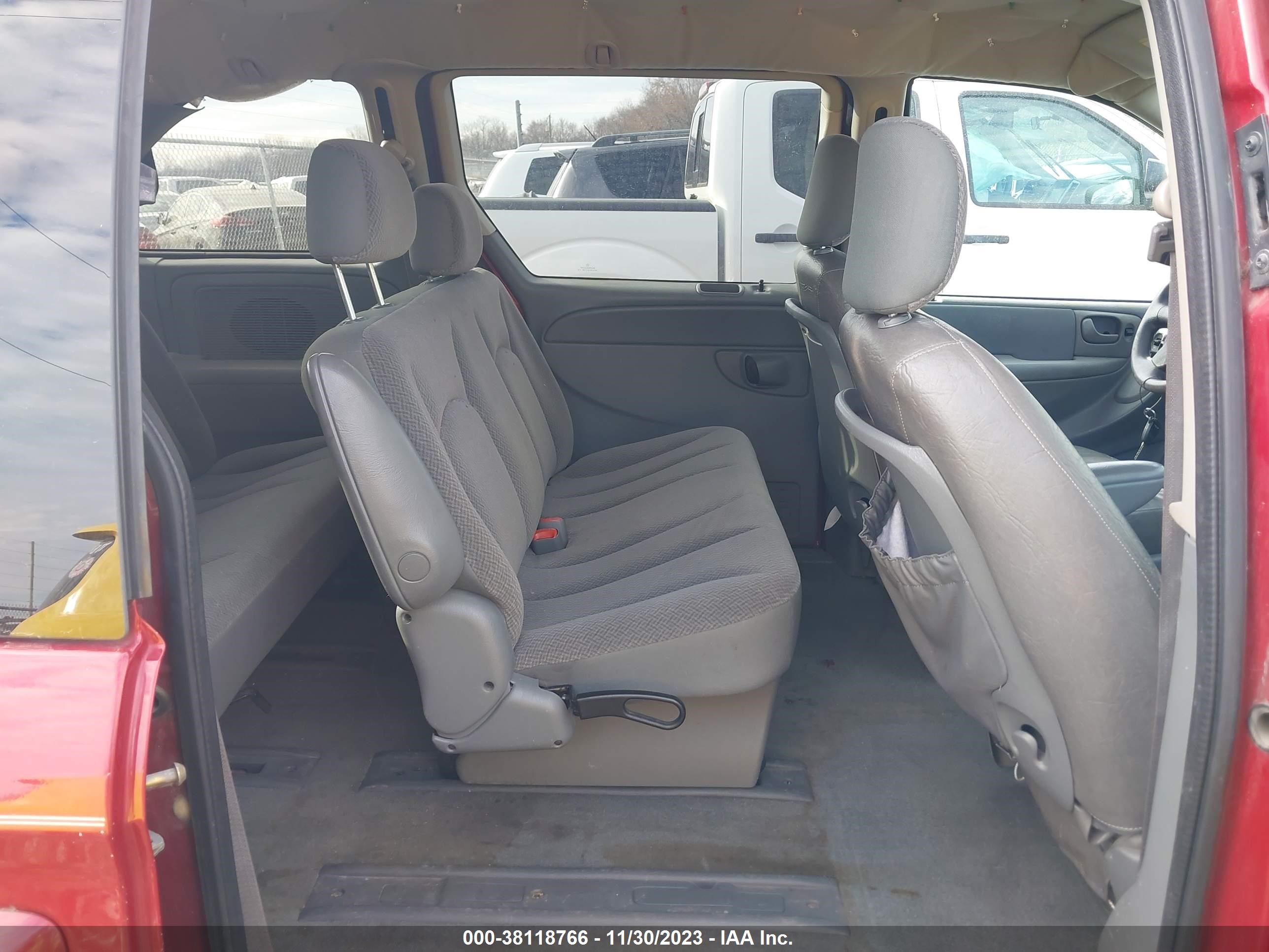 Photo 7 VIN: 1A4GP45R16B746487 - CHRYSLER TOWN & COUNTRY 