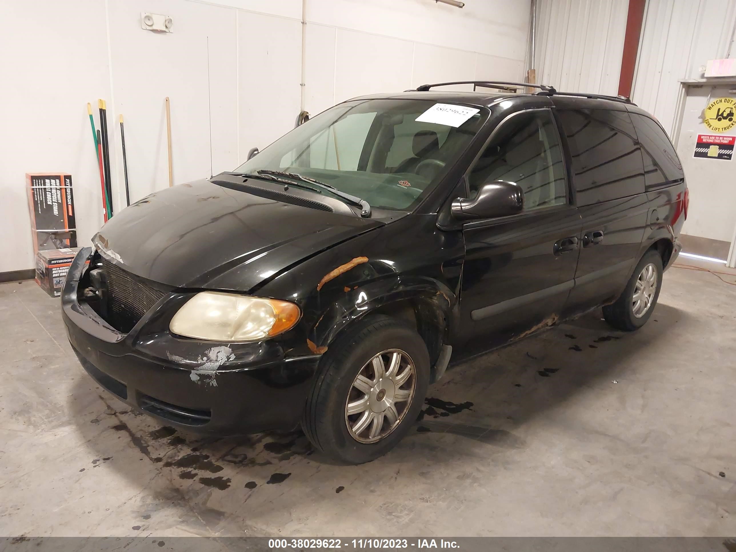 Photo 1 VIN: 1A4GP45R26B761290 - CHRYSLER TOWN & COUNTRY 