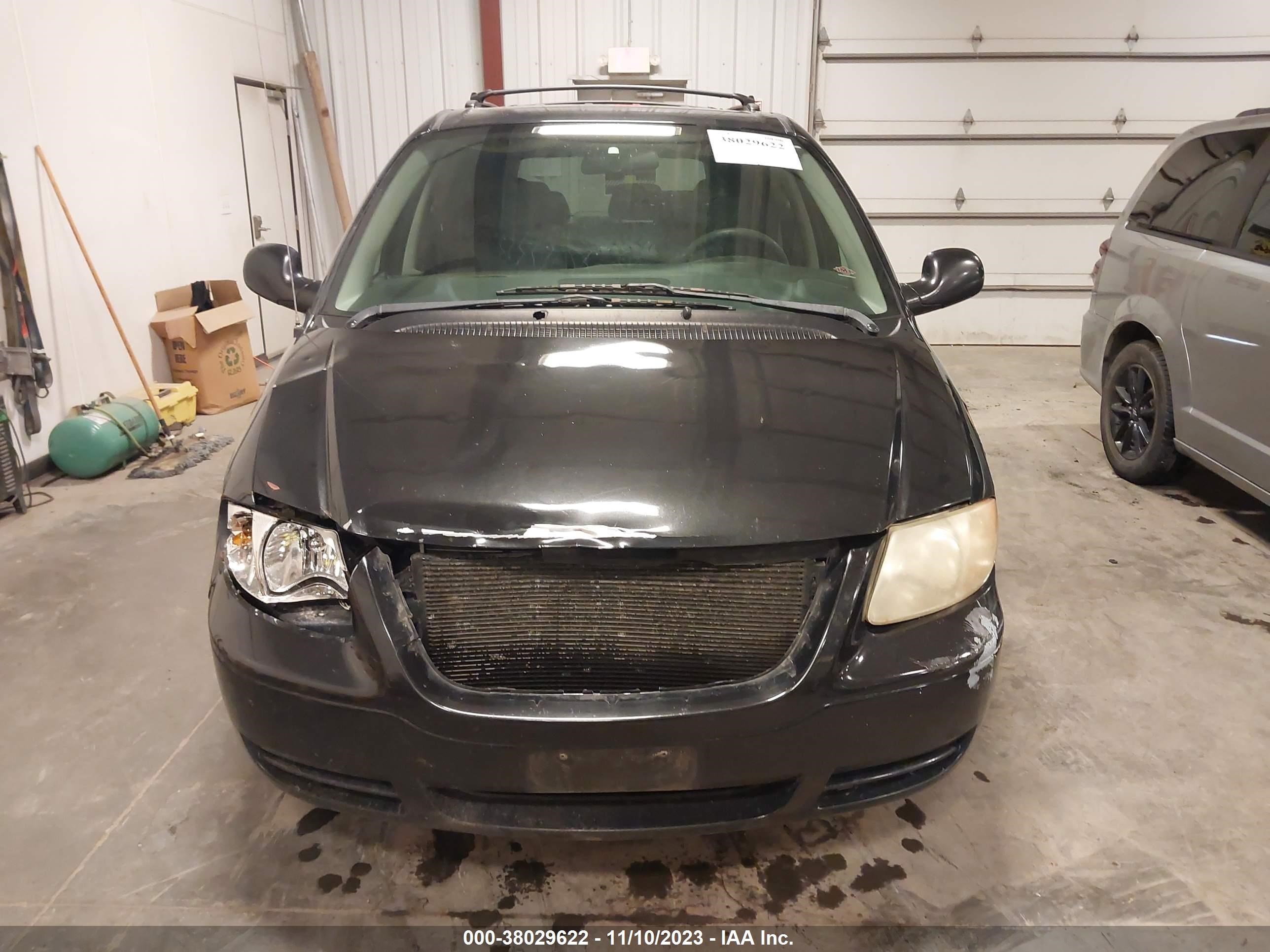 Photo 12 VIN: 1A4GP45R26B761290 - CHRYSLER TOWN & COUNTRY 