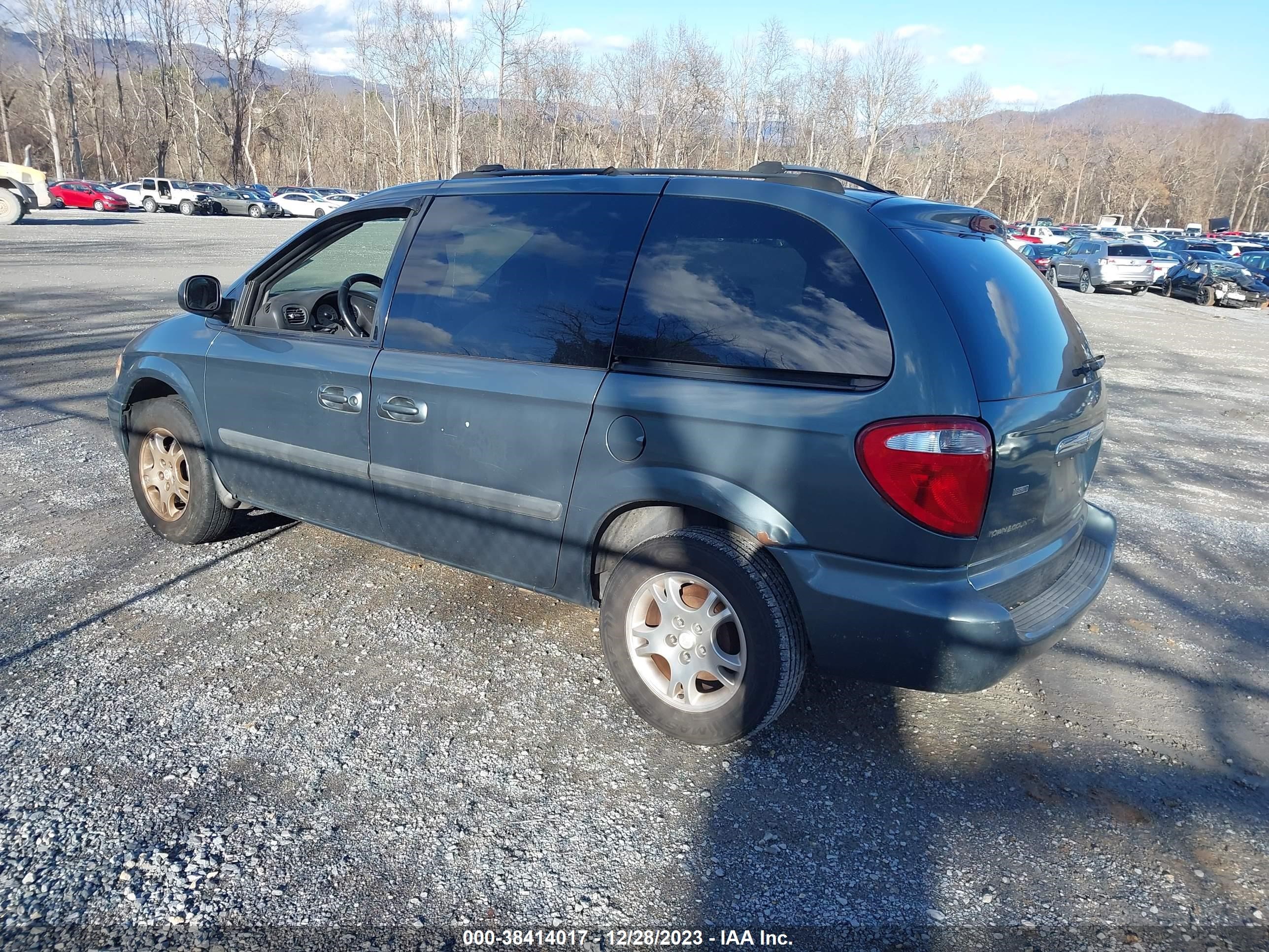 Photo 2 VIN: 1A4GP45R36B655348 - CHRYSLER TOWN & COUNTRY 