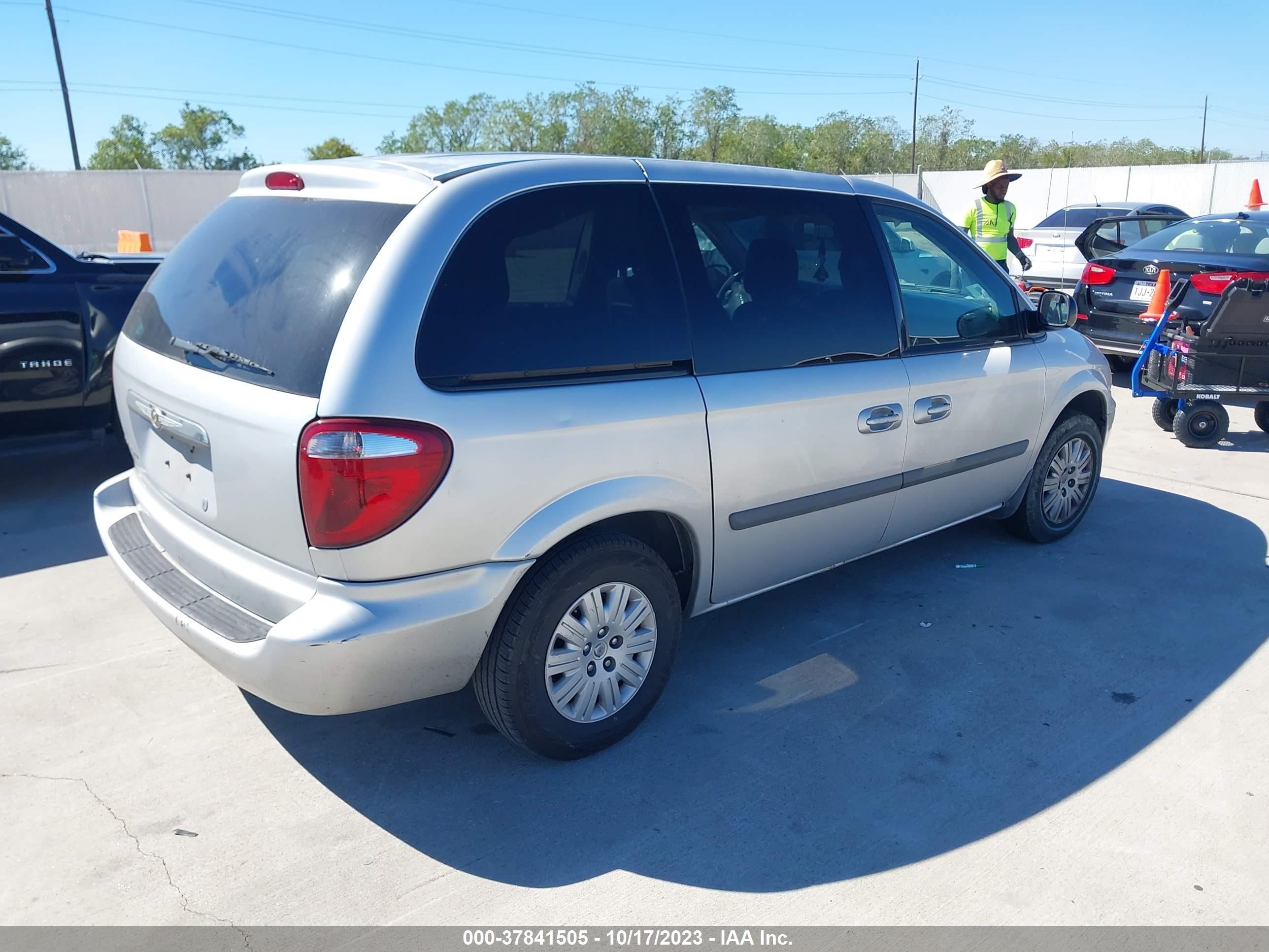 Photo 3 VIN: 1A4GP45R36B692187 - CHRYSLER TOWN & COUNTRY 