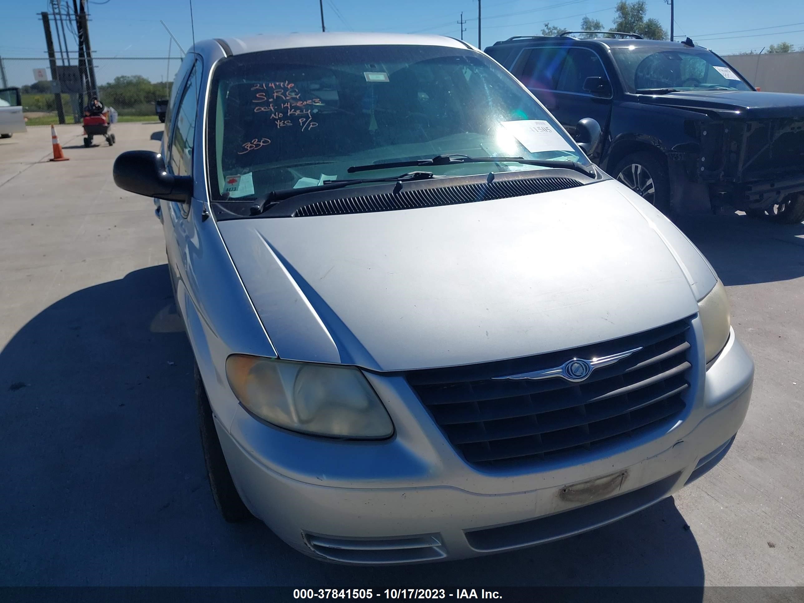 Photo 5 VIN: 1A4GP45R36B692187 - CHRYSLER TOWN & COUNTRY 