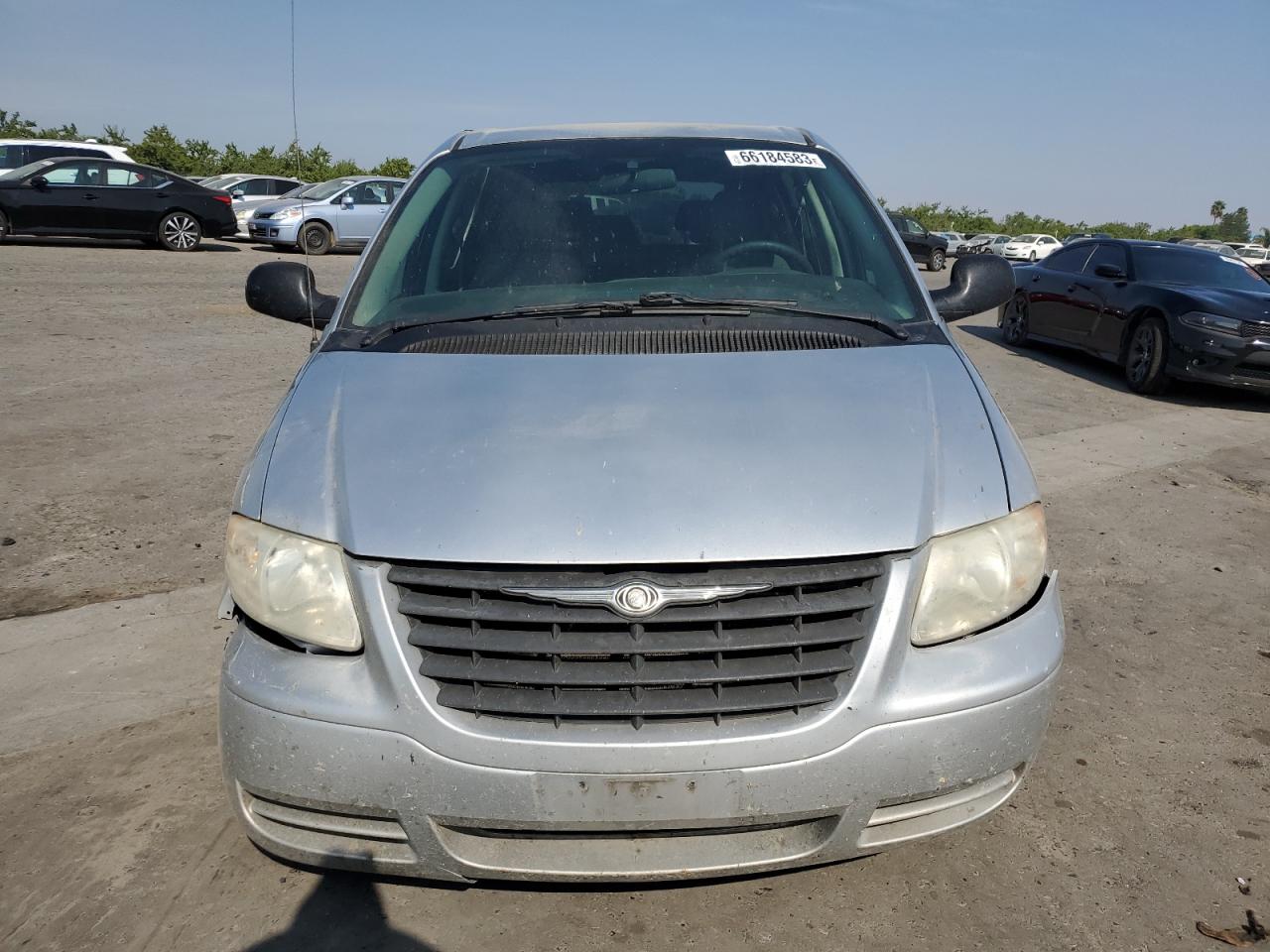 Photo 4 VIN: 1A4GP45R46B745768 - CHRYSLER TOWN & COUNTRY 