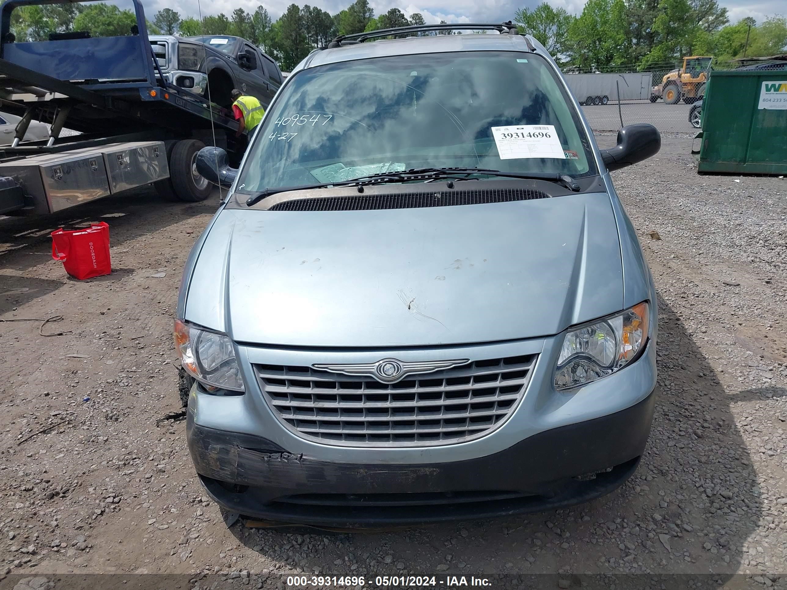 Photo 11 VIN: 1A4GP45R76B548710 - CHRYSLER TOWN & COUNTRY 