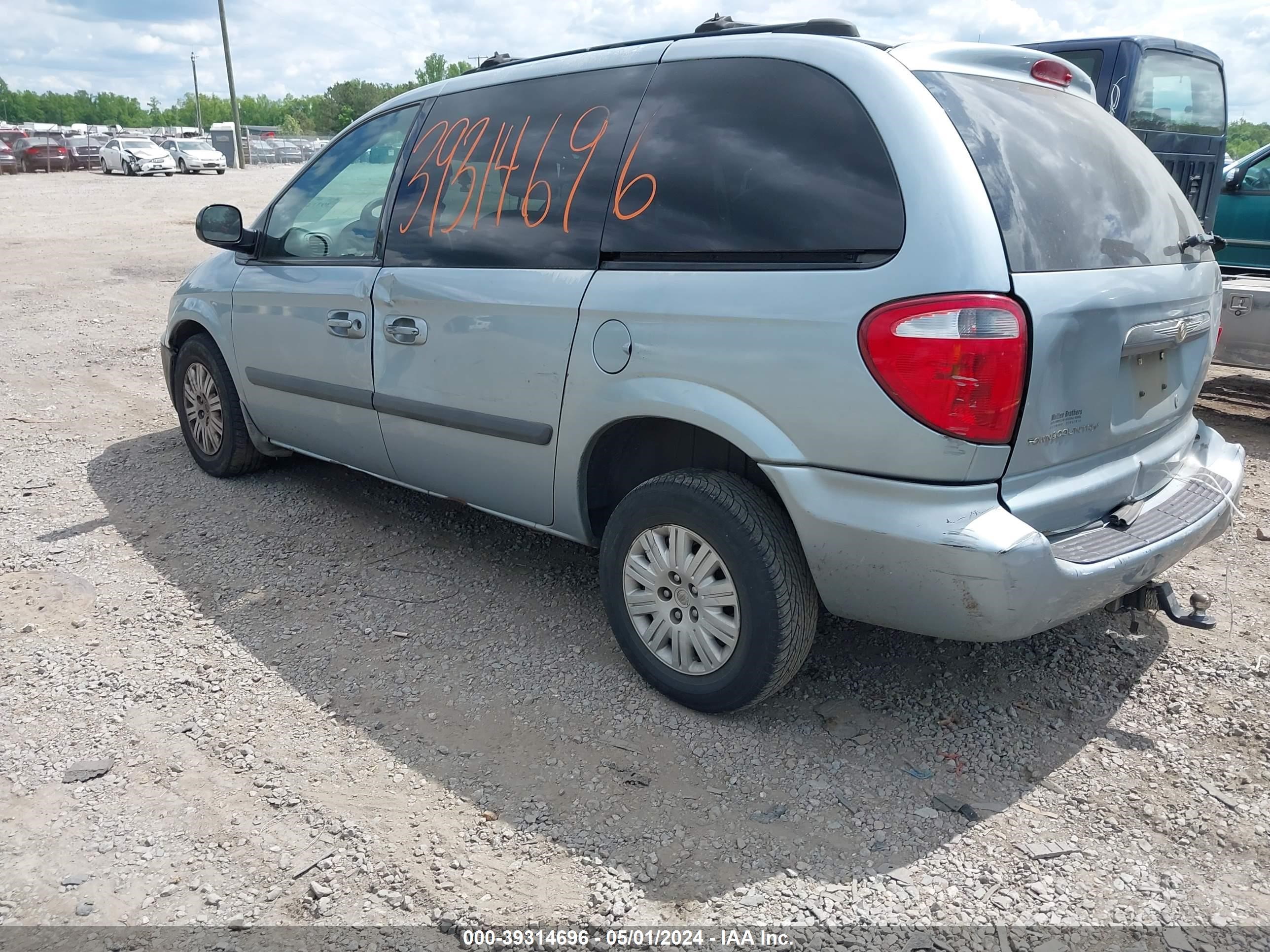 Photo 2 VIN: 1A4GP45R76B548710 - CHRYSLER TOWN & COUNTRY 