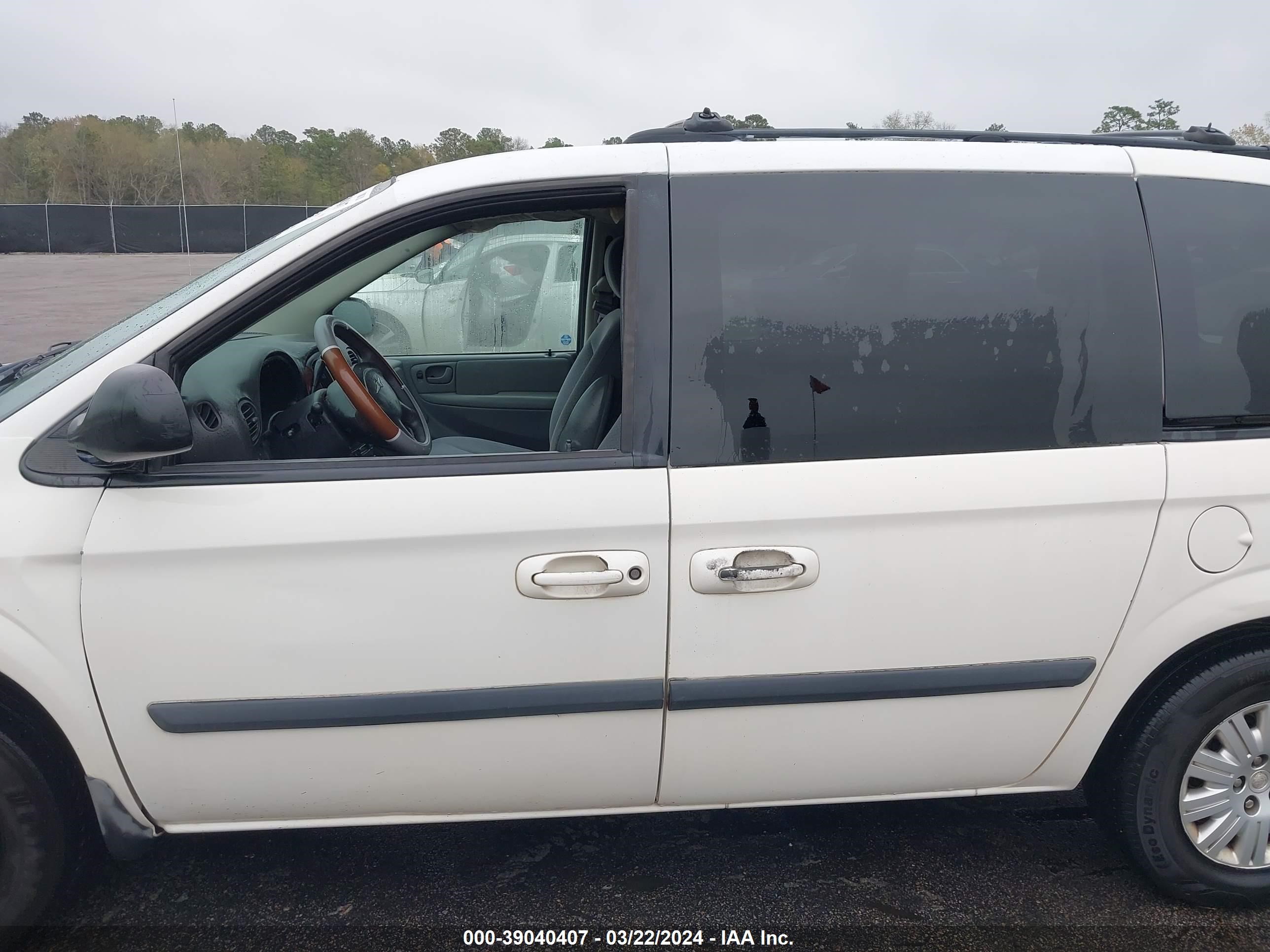 Photo 13 VIN: 1A4GP45R86B548733 - CHRYSLER TOWN & COUNTRY 