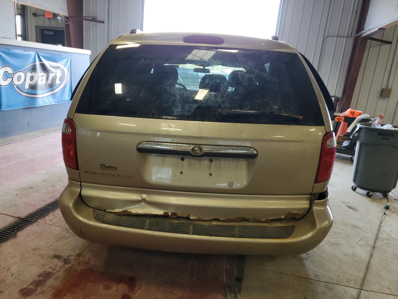 Photo 5 VIN: 1A4GP45R96B718260 - CHRYSLER TOWN & COUNTRY 