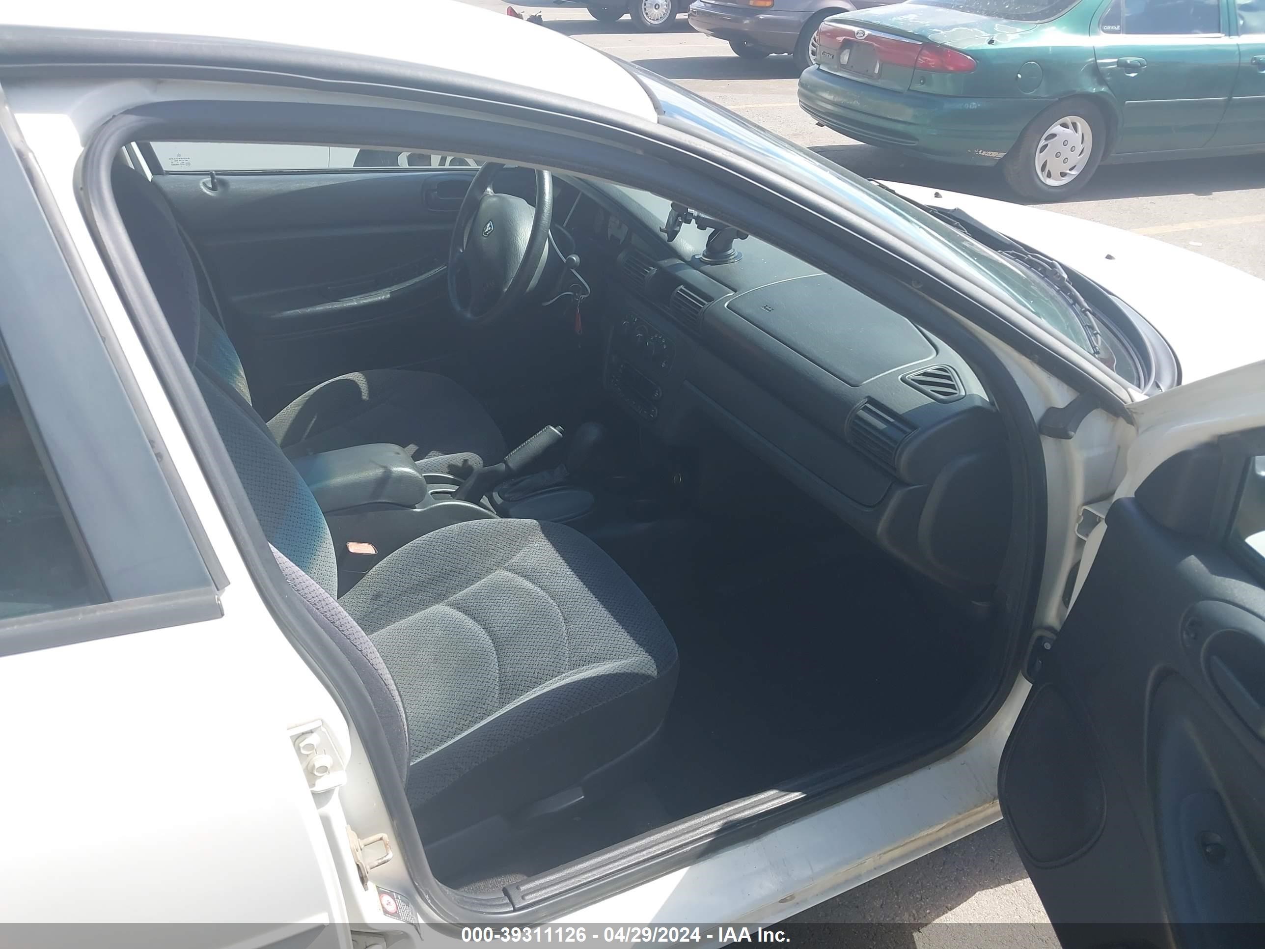 Photo 4 VIN: 1B3AL46T16N228235 - DODGE STRATUS 