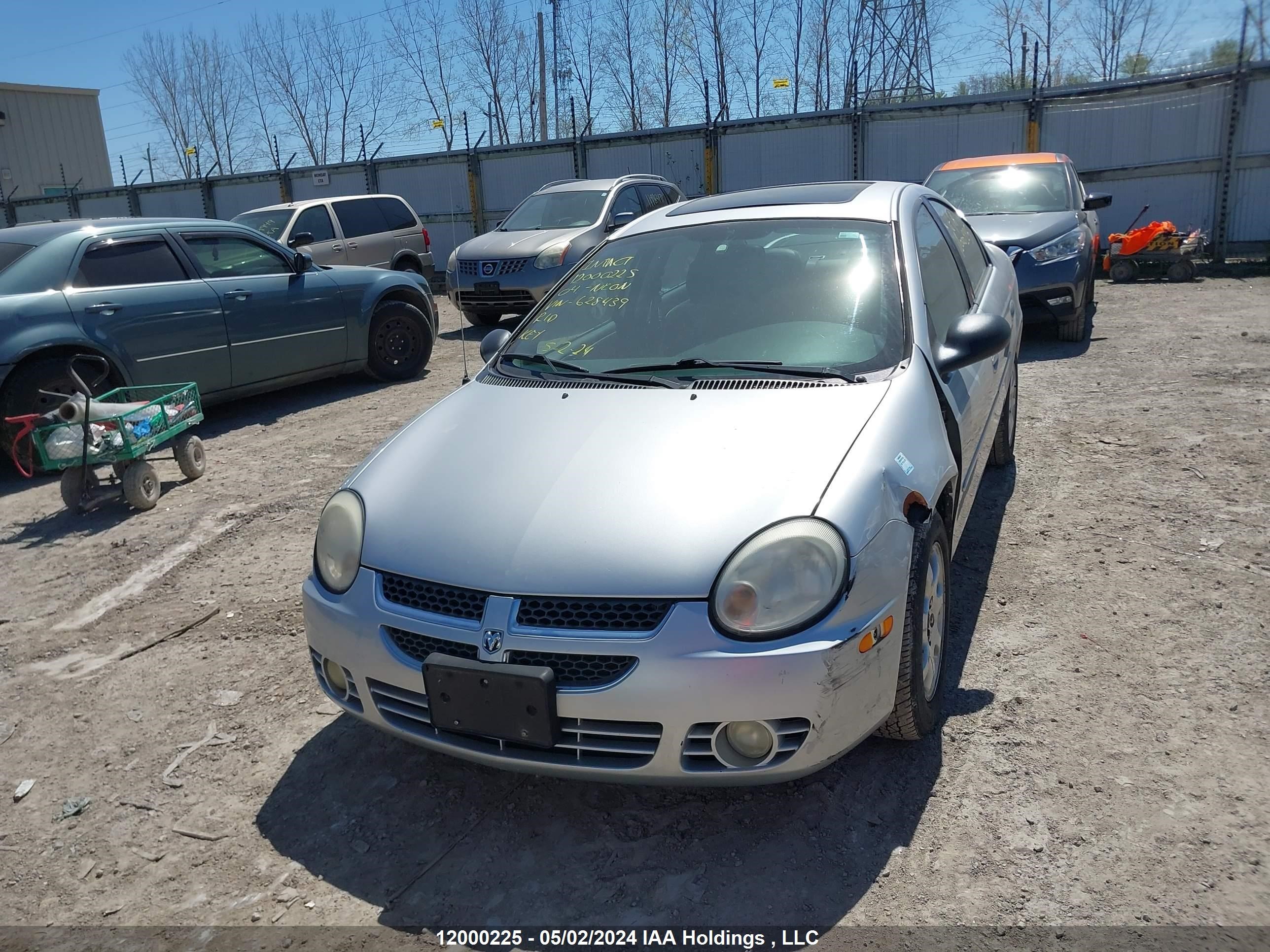 Photo 11 VIN: 1B3AS56C74D628439 - CHRYSLER NEON 